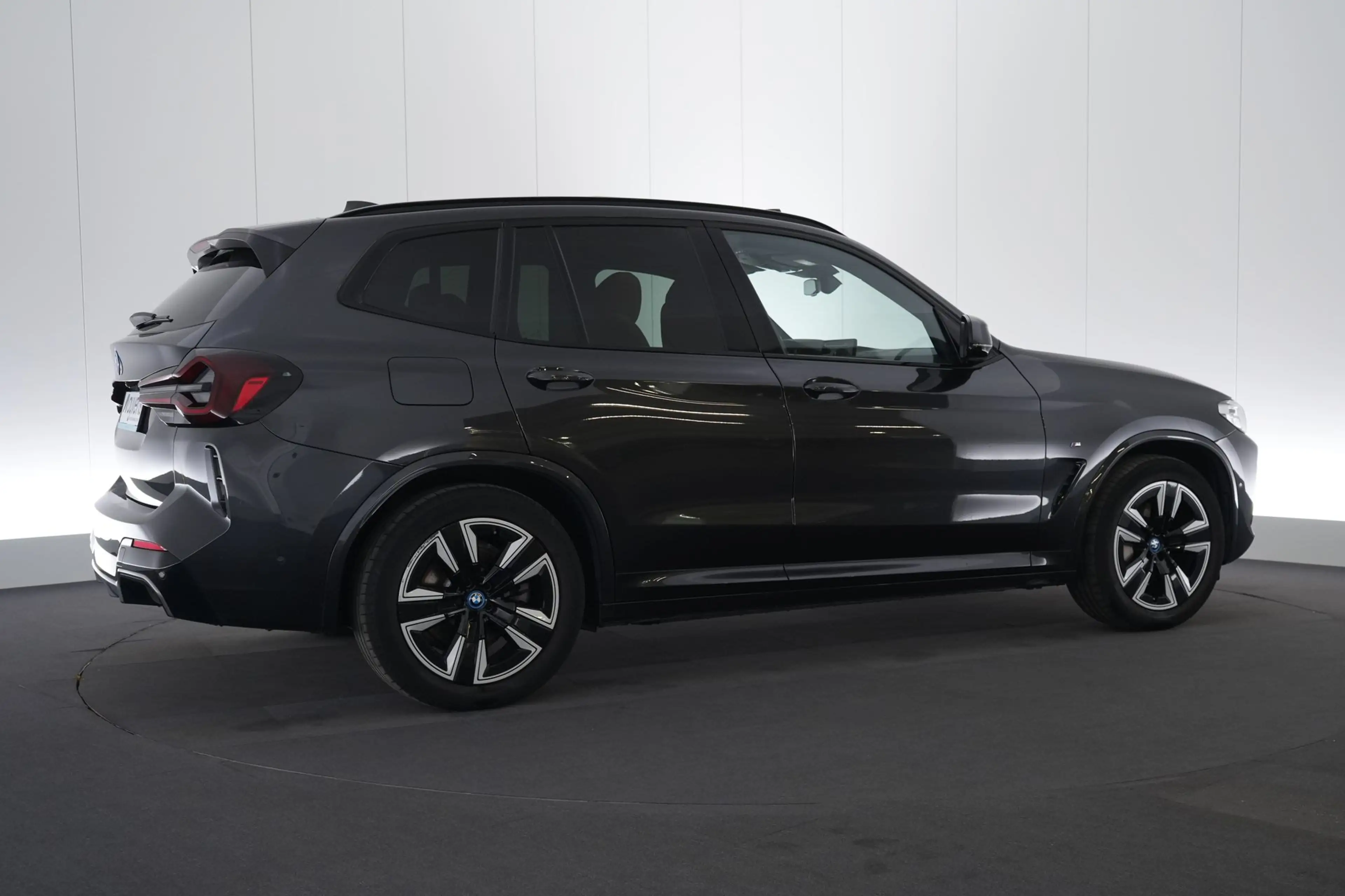 BMW iX3 80 kWh LEDER/CUIR LED GPS PDC CAM Pano BLIS Verw. — photo 6
