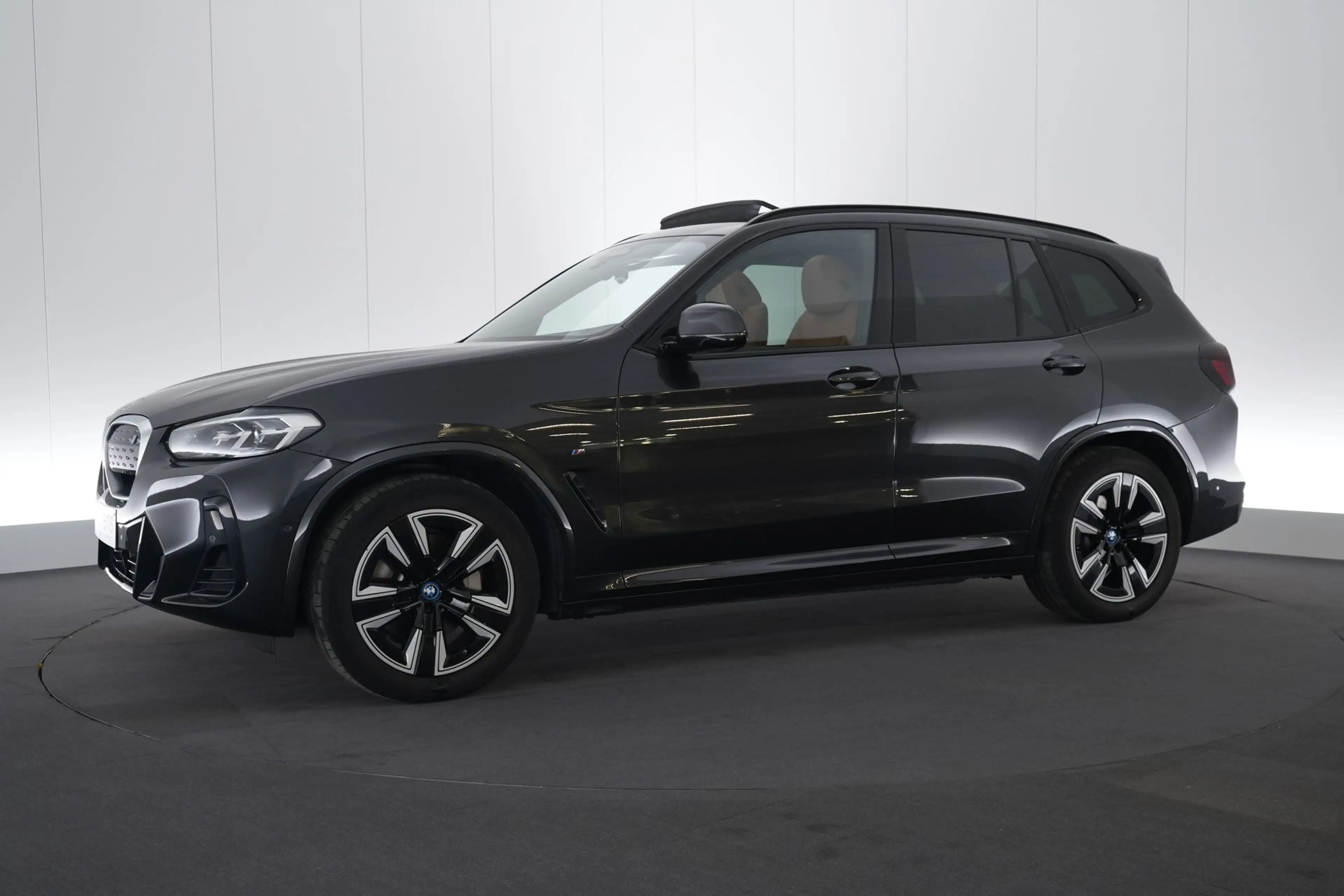 BMW iX3 80 kWh LEDER/CUIR LED GPS PDC CAM Pano BLIS Verw. — photo 12