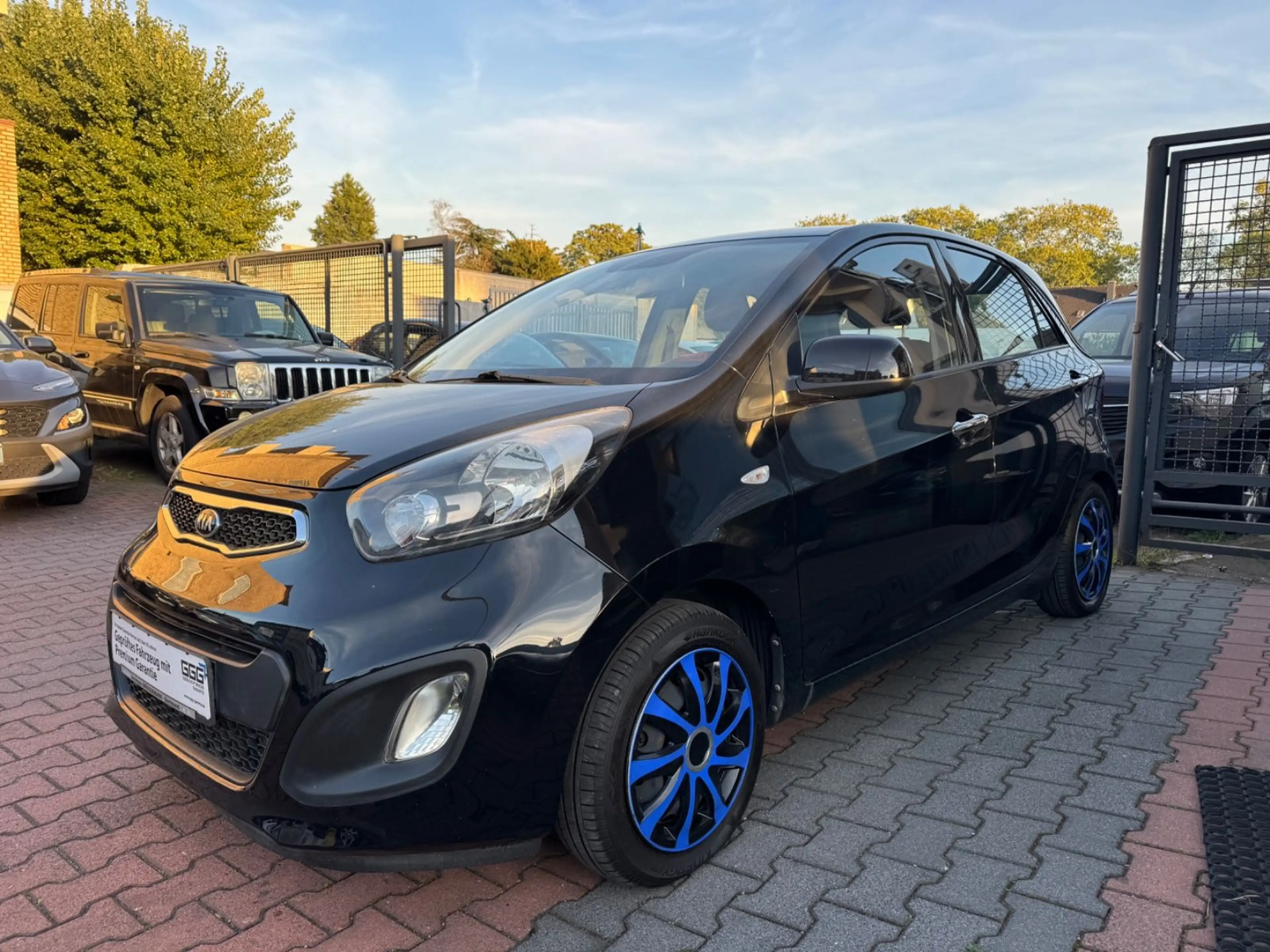 Kia Picanto FIFA World Cup Edition*TÜV NEU*WENIG KM* — photo 3
