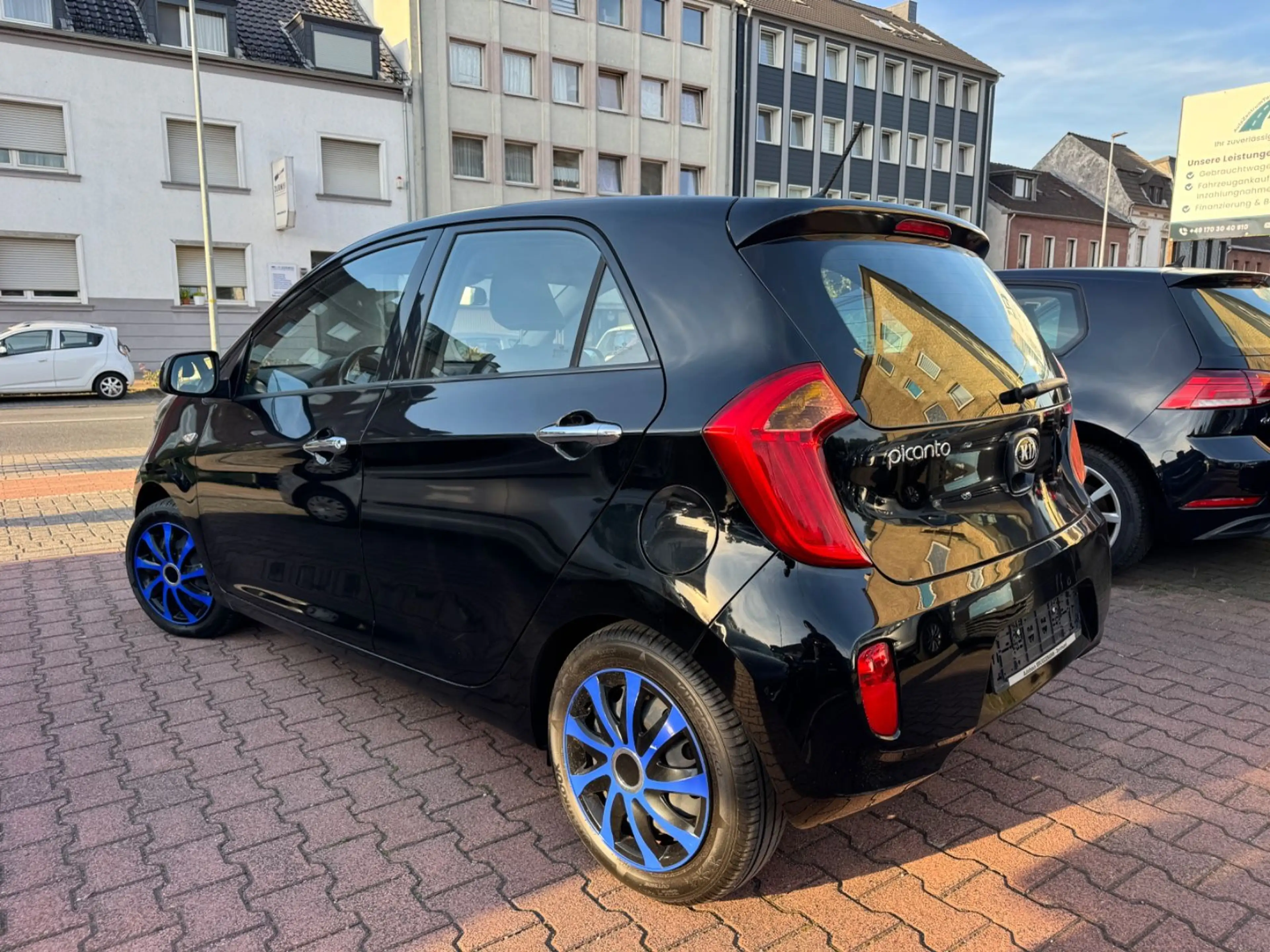 Kia Picanto FIFA World Cup Edition*TÜV NEU*WENIG KM* — photo 5
