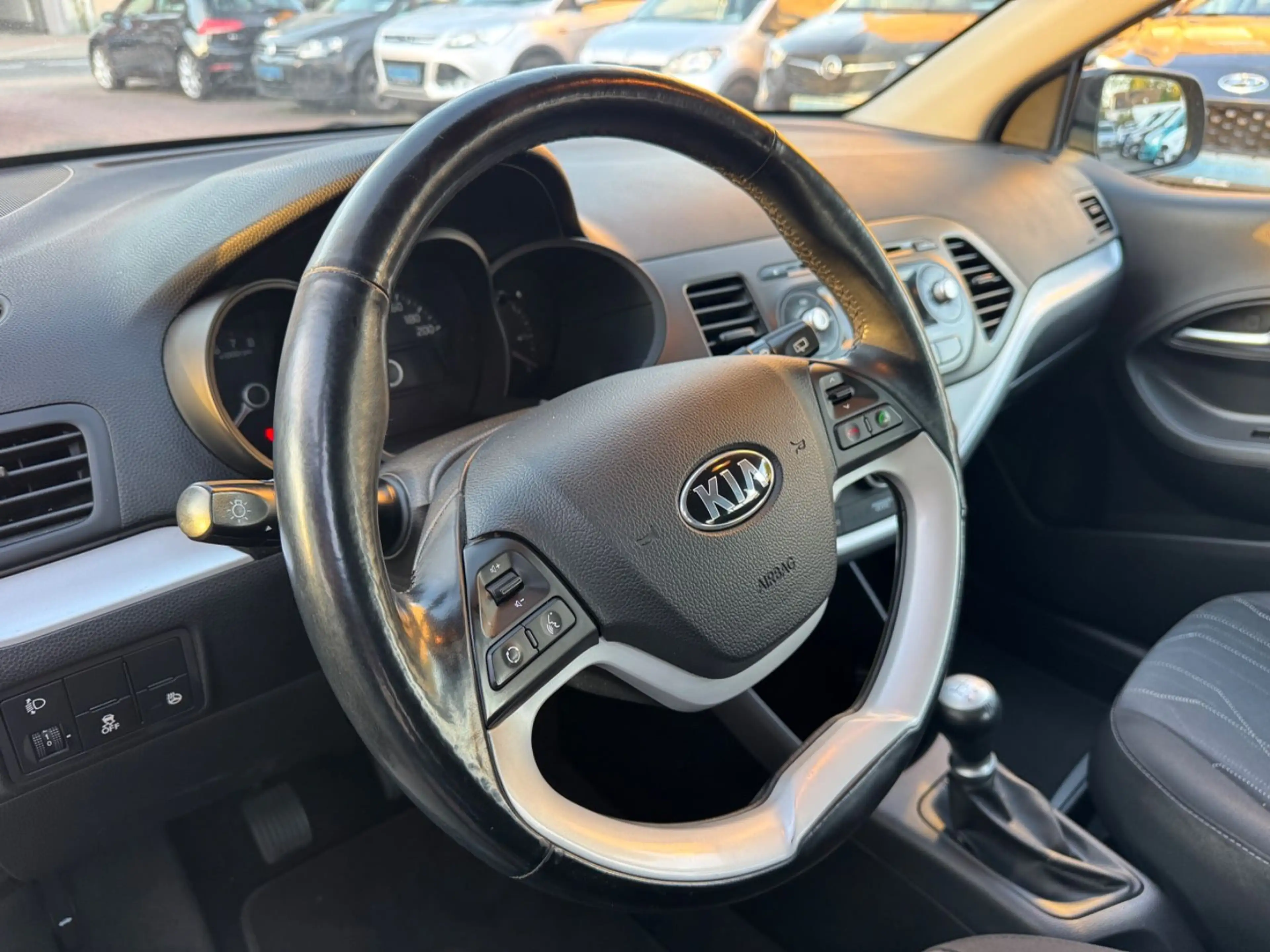 Kia Picanto FIFA World Cup Edition*TÜV NEU*WENIG KM* — photo 17