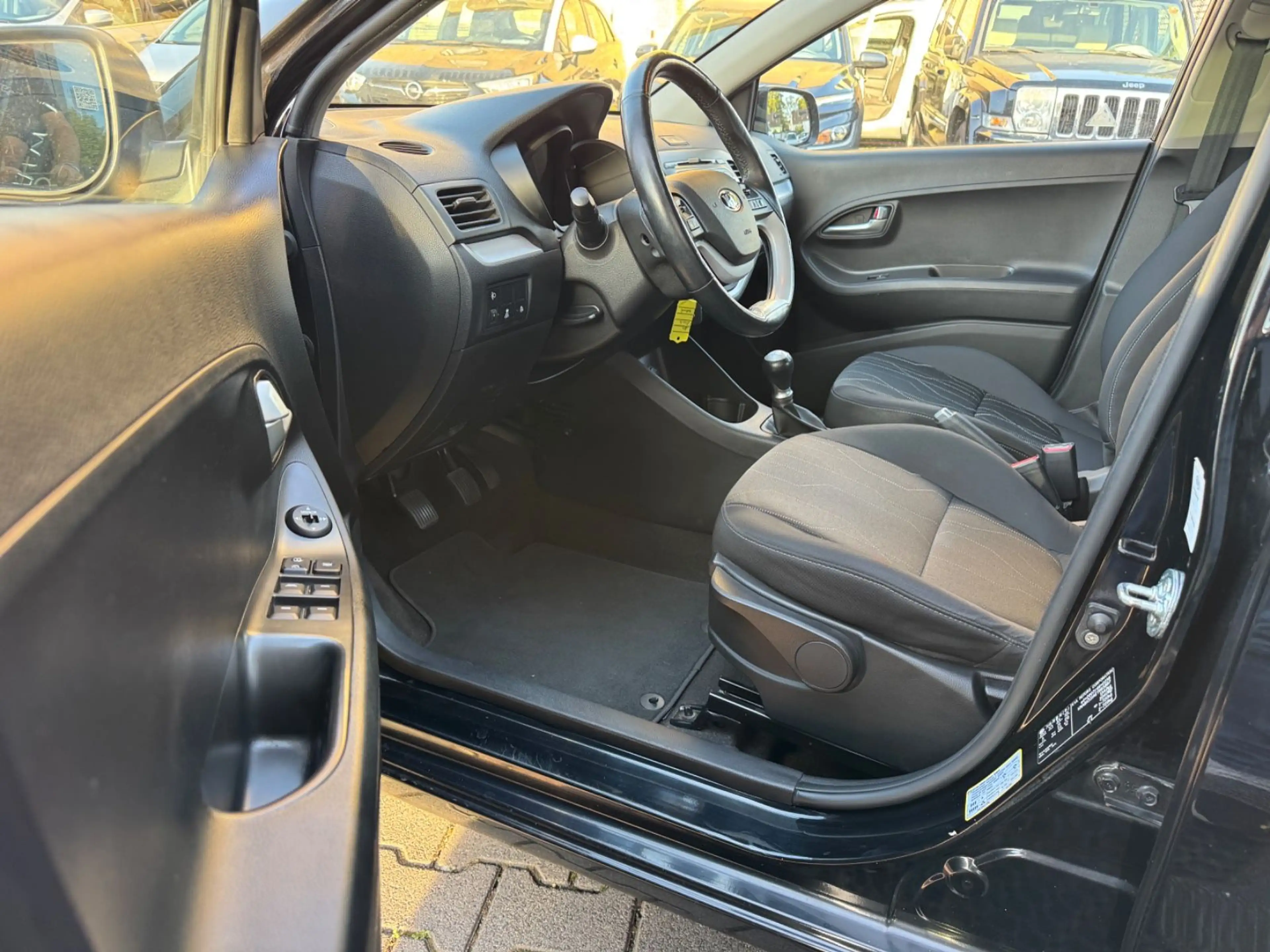 Kia Picanto FIFA World Cup Edition*TÜV NEU*WENIG KM* — photo 7