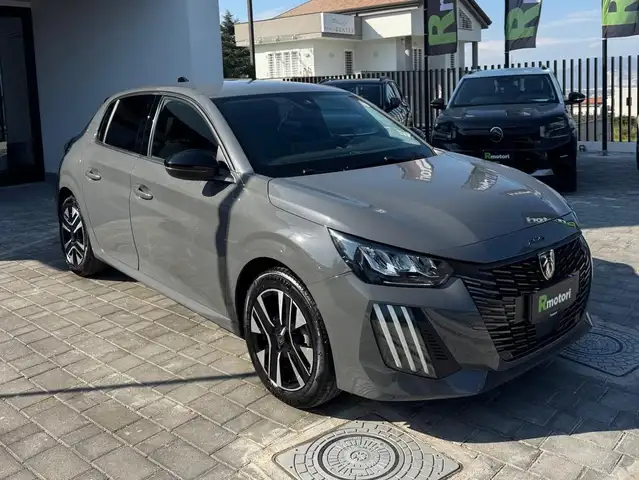 Peugeot 208 main image