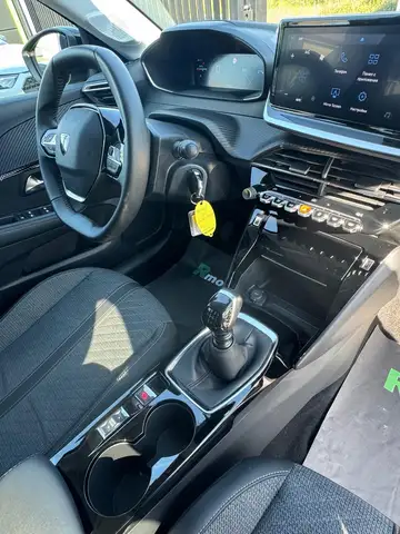 Peugeot 208 view 5