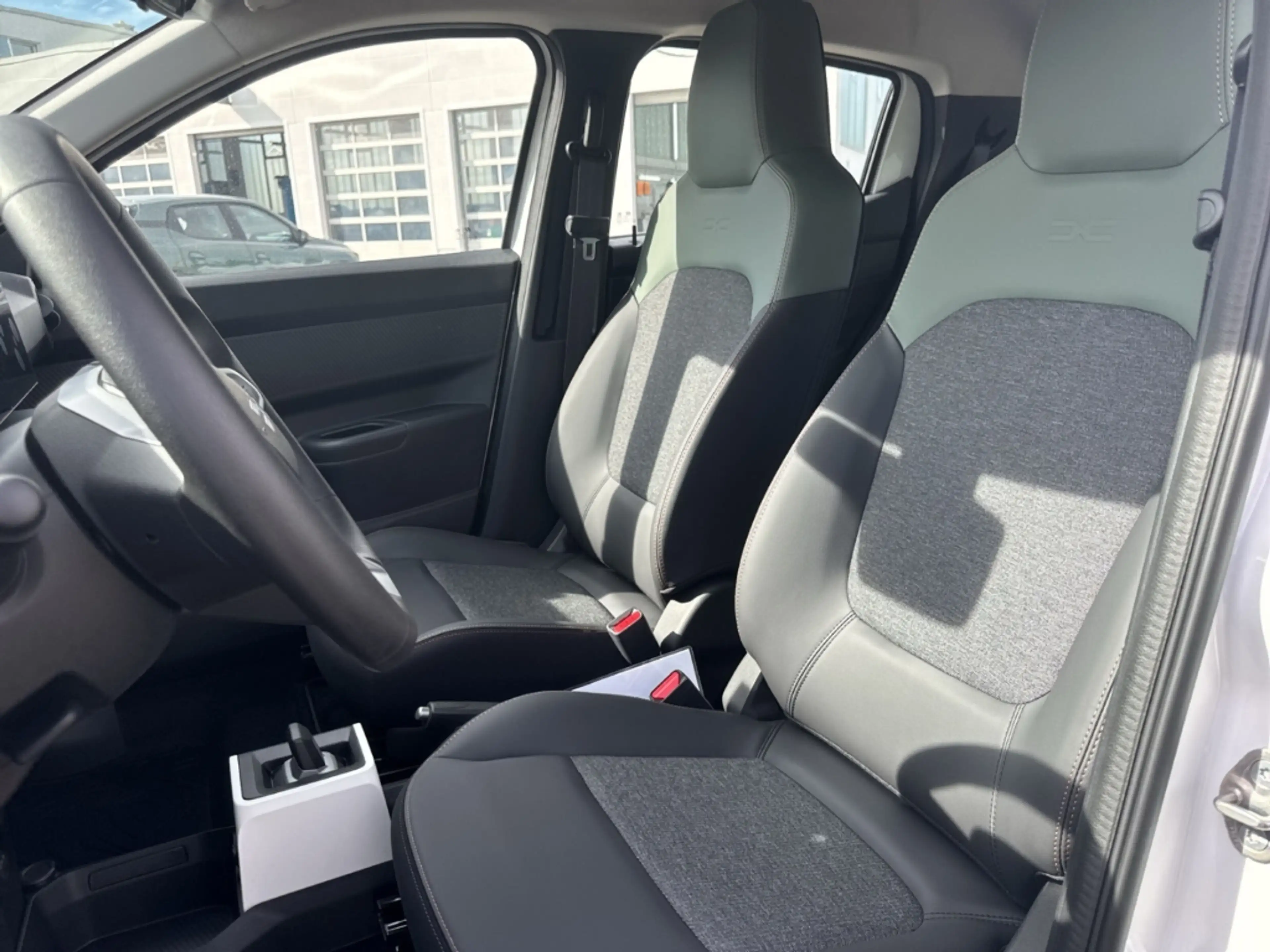 Dacia Spring EXTREME ELECTRIC 100 Extreme LED+KAMERA+PDC — photo 9