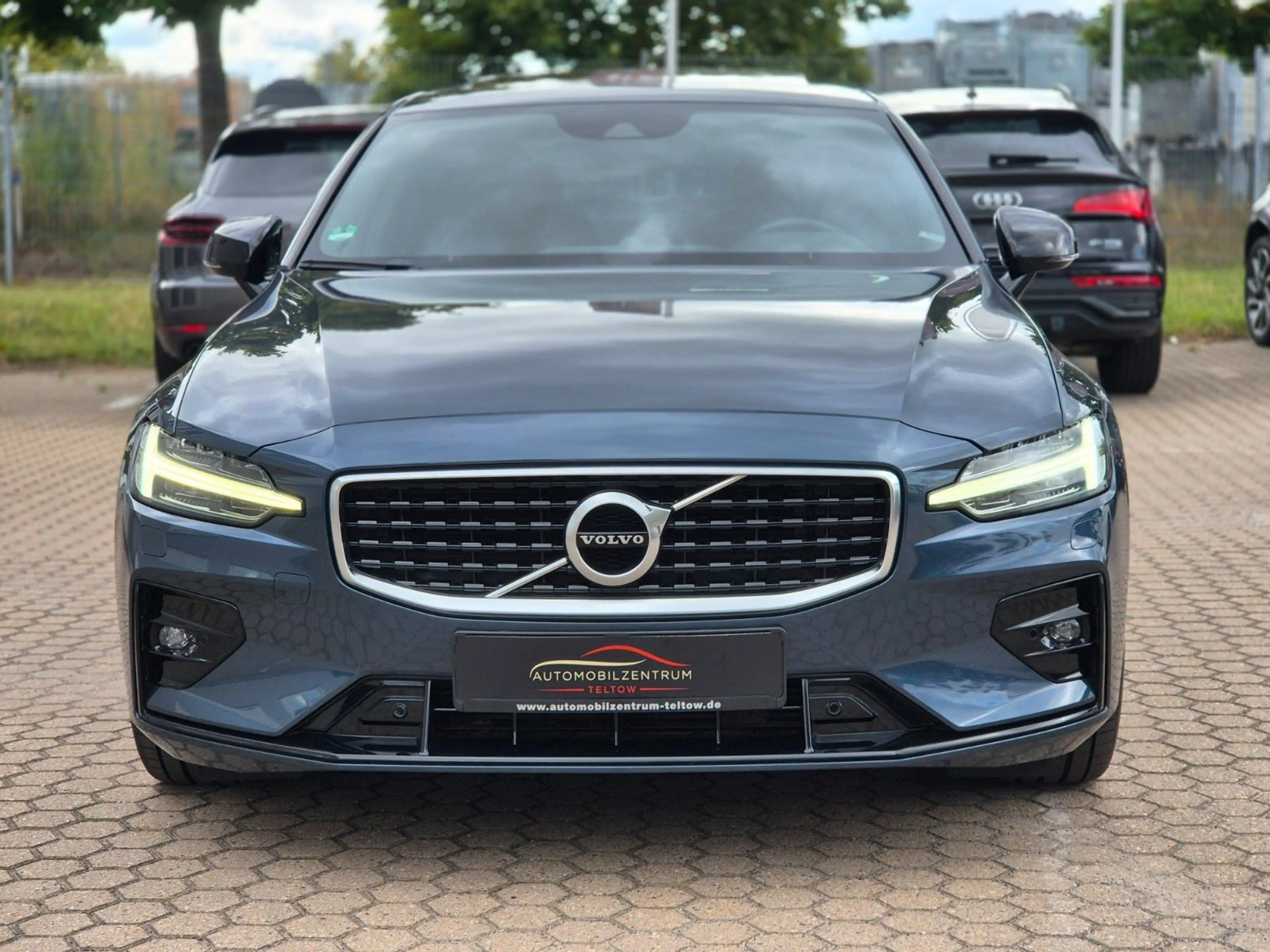 Volvo S60 T5 R Design Bowers & Wilkins Premium Leder — photo 3