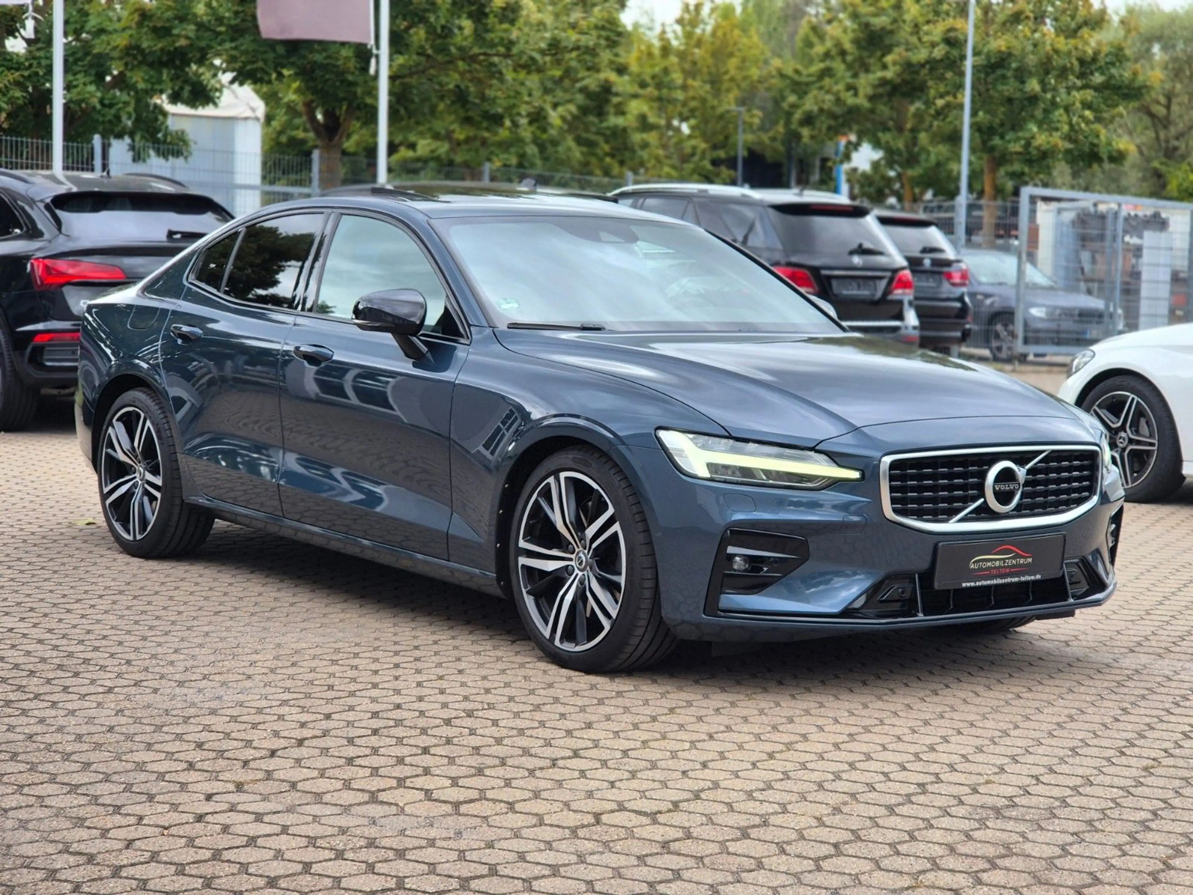 Volvo S60 T5 R Design Bowers & Wilkins Premium Leder — photo 5