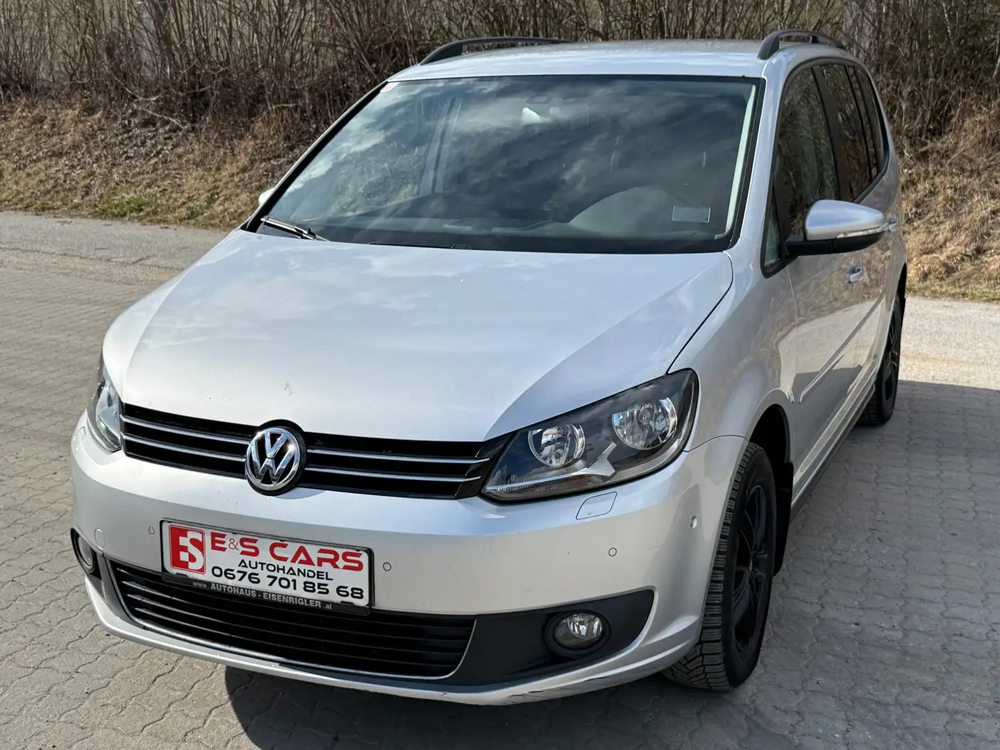 Volkswagen Touran 1.6 TDI Comfortline DSG Grau - 1