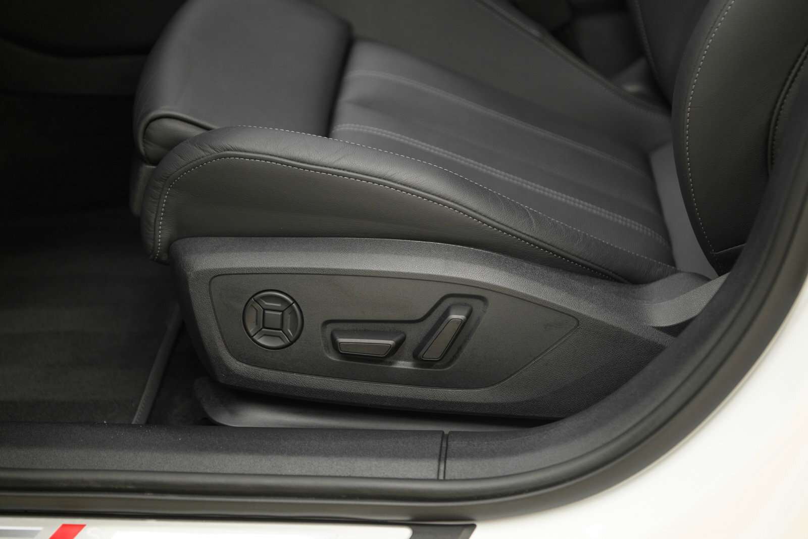 2025 Audi A5 Progressiv | Black Package | Comfort Interior Pack thumb 13