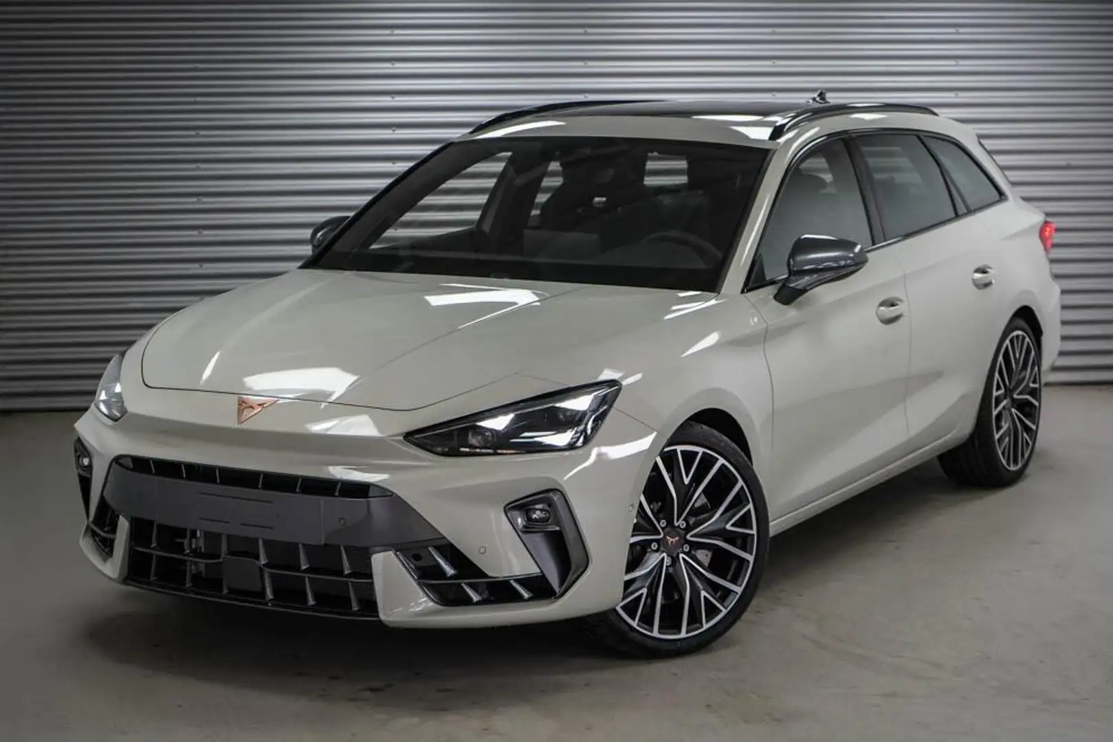 CUPRA Leon Sportstourer ST 2,0 TSI DSG 4Drive VZ Kombi - L... Grau - 1