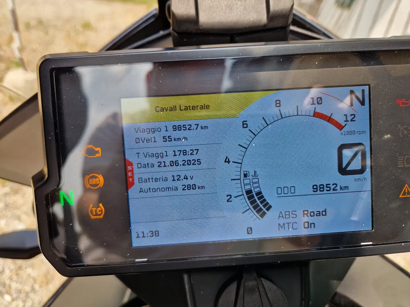 KTM 390 Adventure Orange - 2