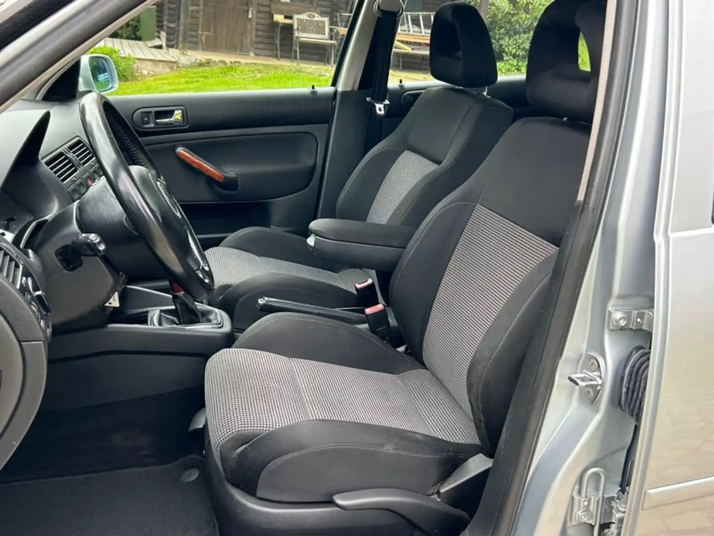 Volkswagen Bora Bora Variant 2.8 V6 4Motion Срібний - 2