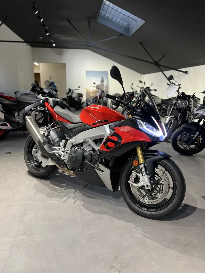Aprilia Tuono Rot - 1