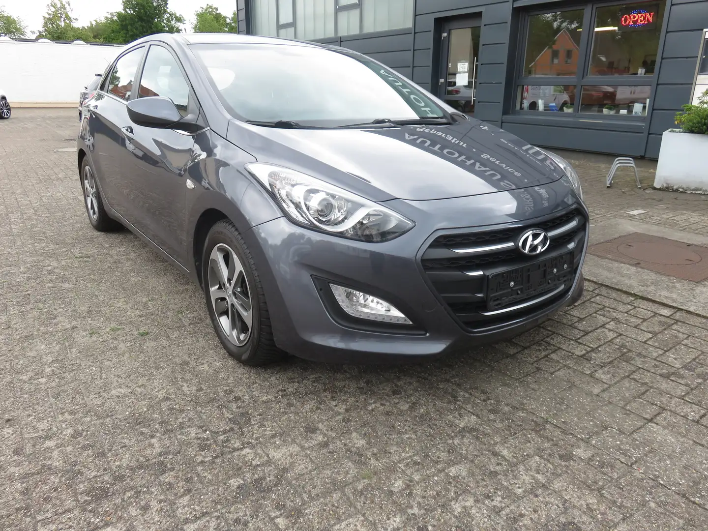 Hyundai i30 1.6 TREND AUTOMATIK Grigio - 2
