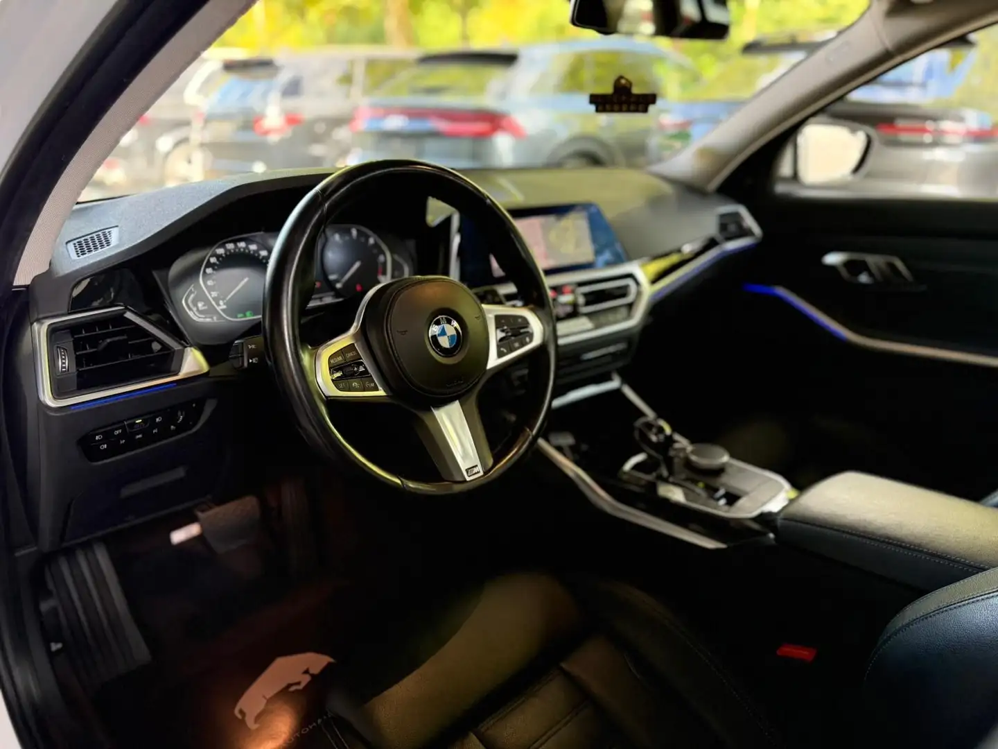 BMW 320 d Touring M-SPORT/AHK/PANO/H&K/DIGITAL/ACC Weiß - 2