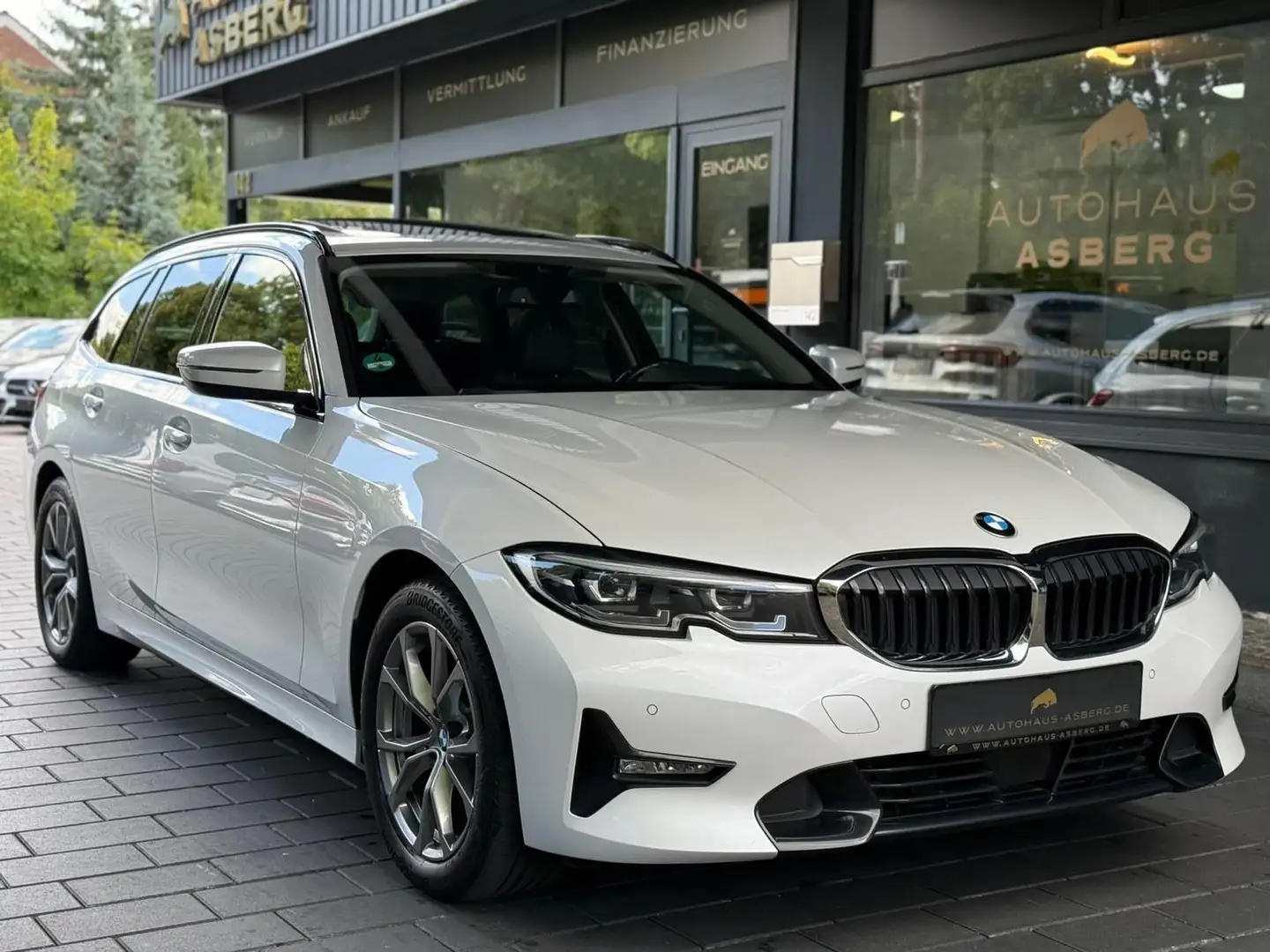 BMW 320 d Touring M-SPORT/AHK/PANO/H&K/DIGITAL/ACC Weiß - 1