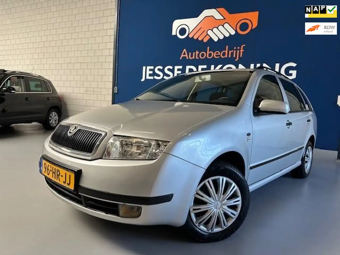 Skoda Fabia Combi 1.4-16V Elegance.bj.2001.kleur:grijs.airco.t Gris - 1