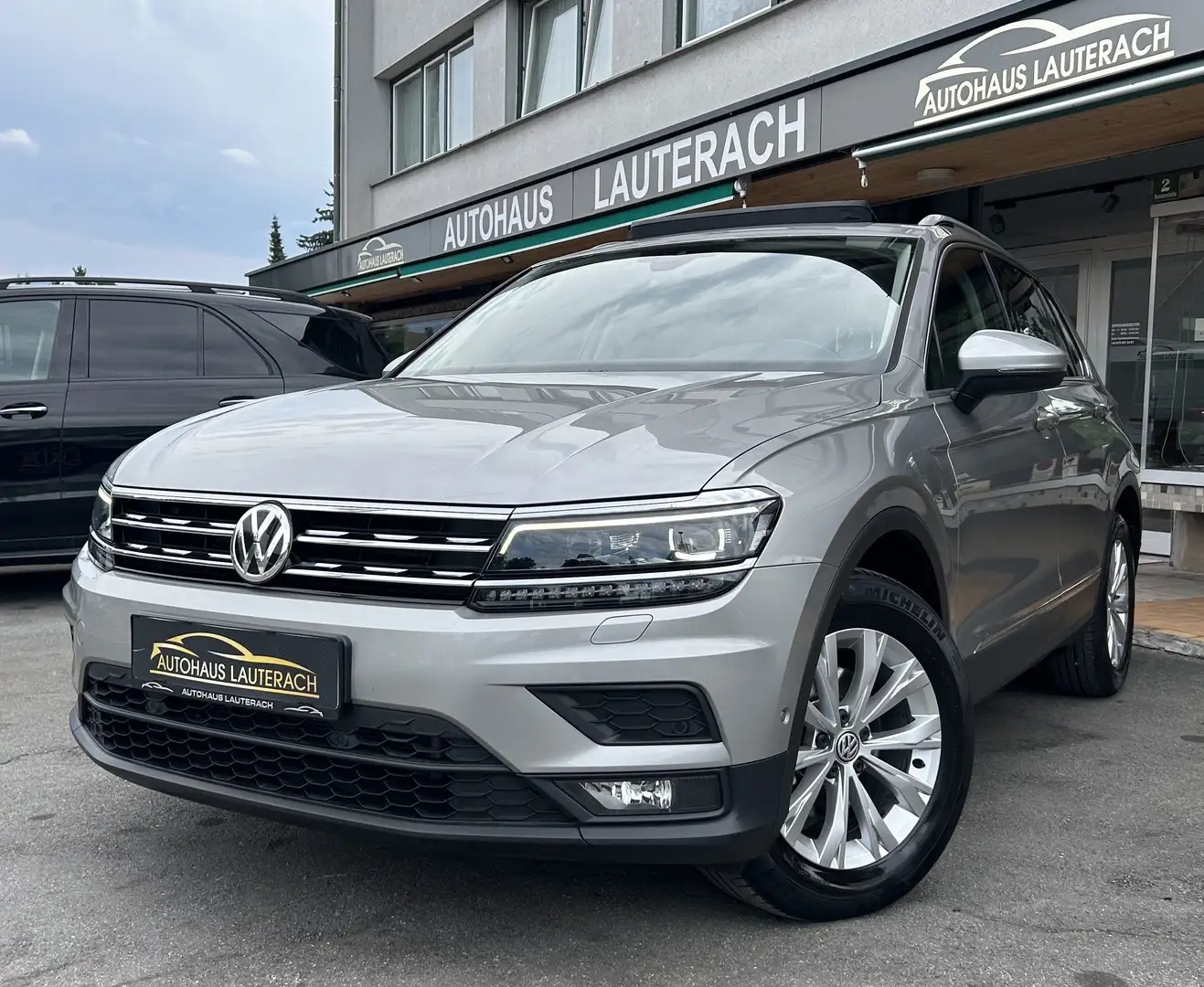 Volkswagen Tiguan 2,0 TDI SCR Sky DSG *PANORAMA *ACC *AHK *KAMERA Grijs - 1