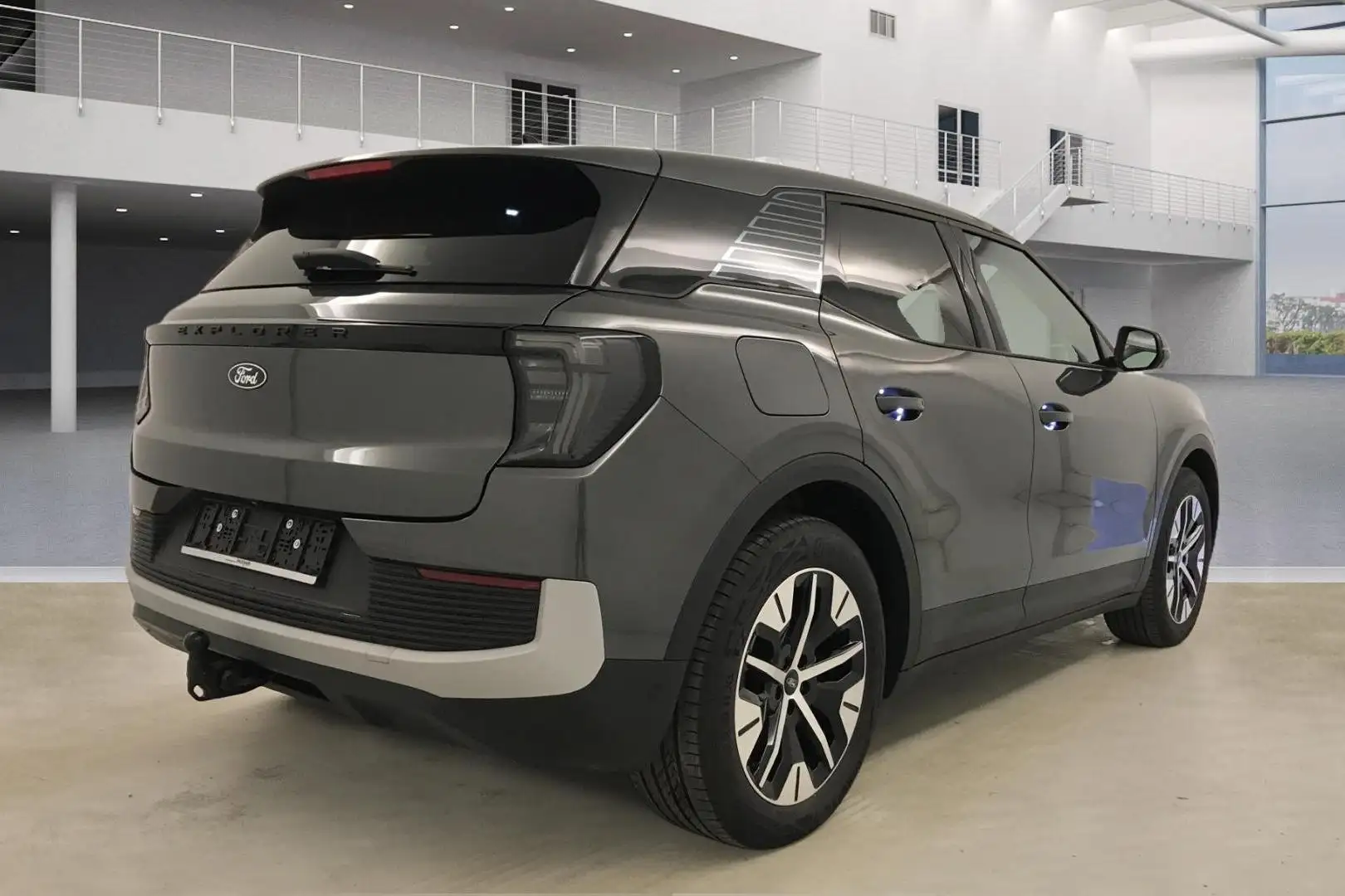 Ford Explorer Extended Range RWD 77 kWh | Winter pack | Driver a Grijs - 2