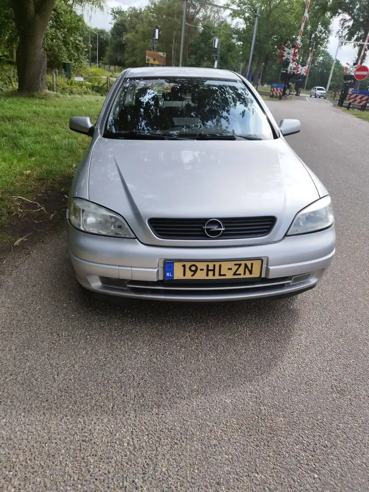 Opel Astra 1.6-16V Edition, foto 1