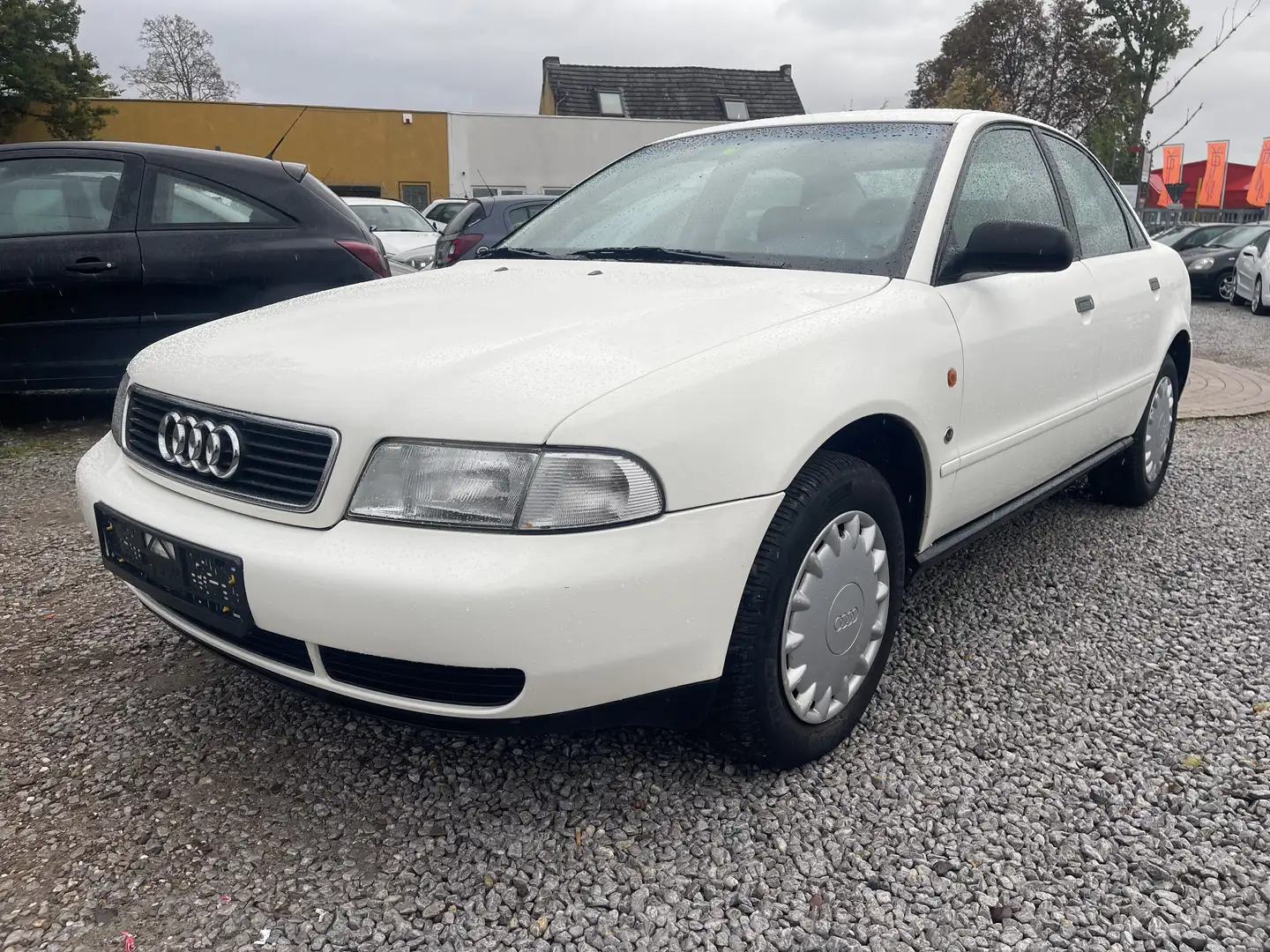 Audi A4 1.6 wenig KM Liebhaber im gepfleg. Zustand HU neu Weiß - 2