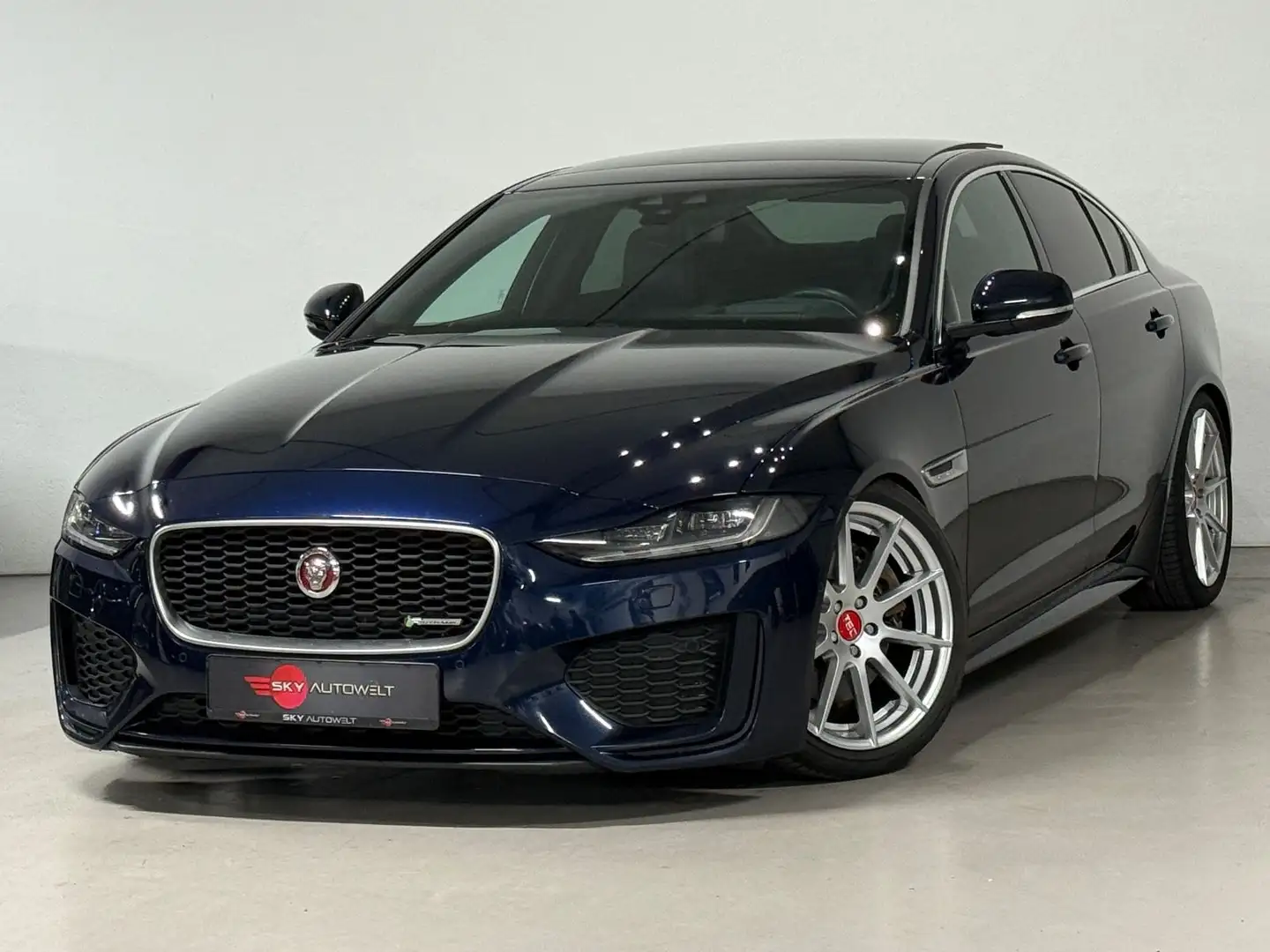 Jaguar XE R-Sport/NAVI/HUD/CAM/LED/EGSD/GEWINDE/19 ZOLL Blau - 1