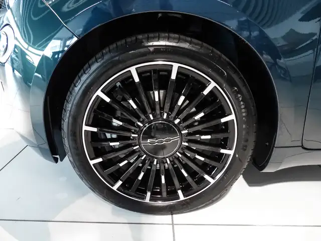 Fiat 500E view 4