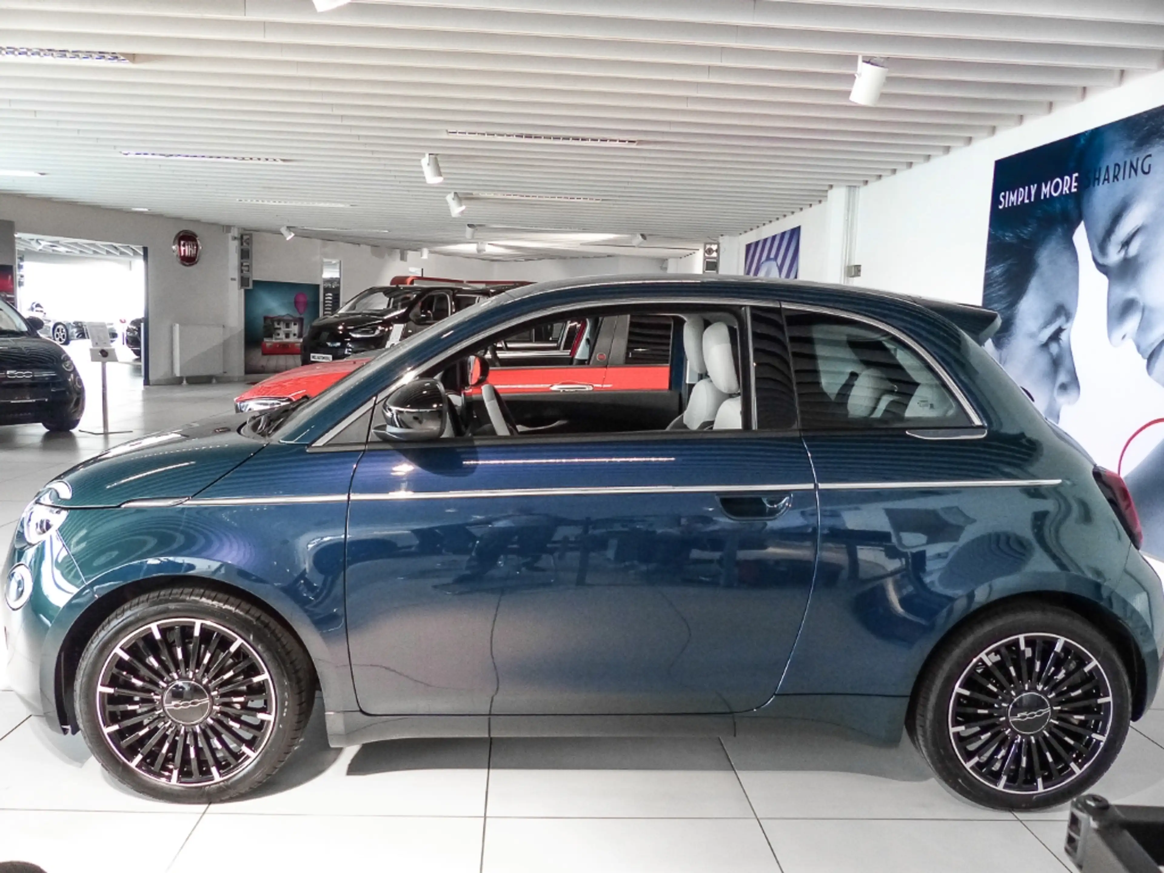 Fiat 500e La Prima Navi Leder LED Apple CarPlay Klimaautom — photo 3