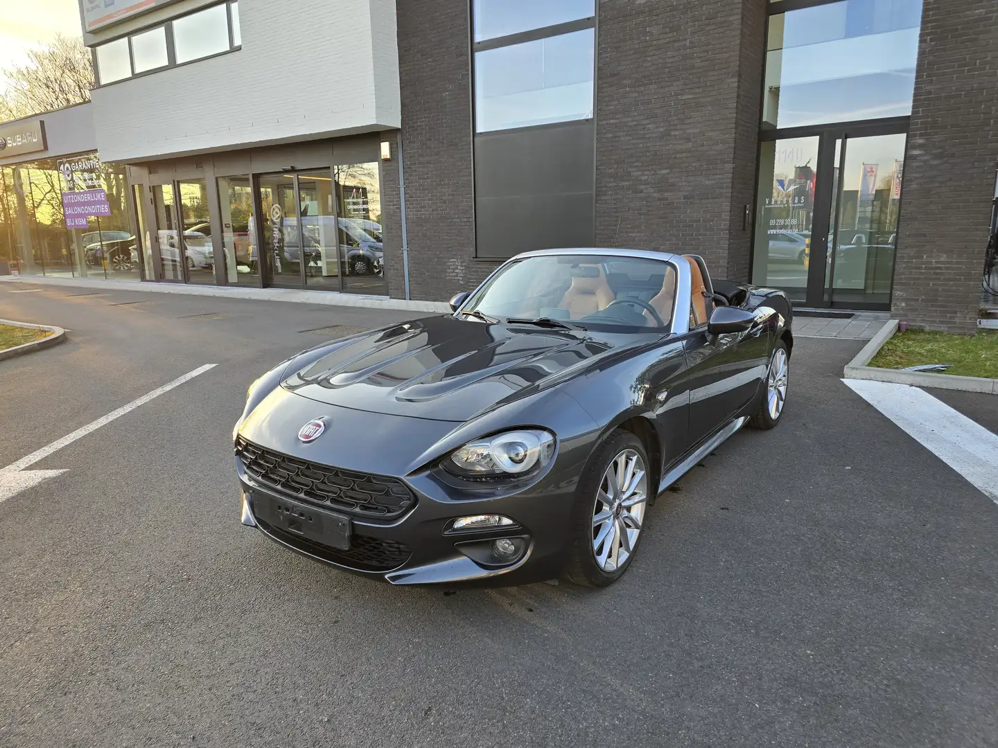 Fiat 124 Spider 124 Spider 1.4 MultiAir Grau - 1