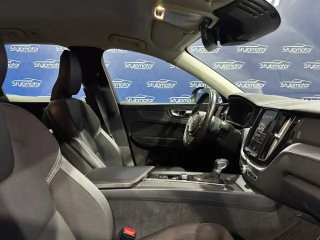 Volvo XC60 view 5