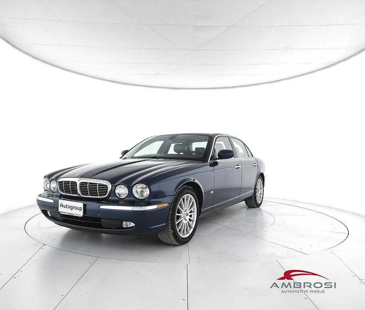Jaguar XJ 2.7 D V6 cat Executive Blau - 1