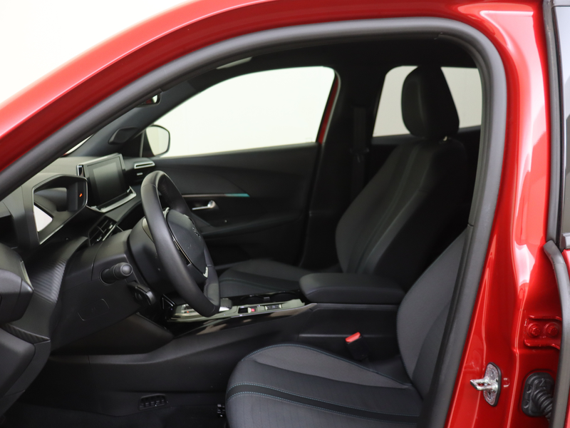 Peugeot e-2008 EV Allure Pack 50 kWh — photo 10