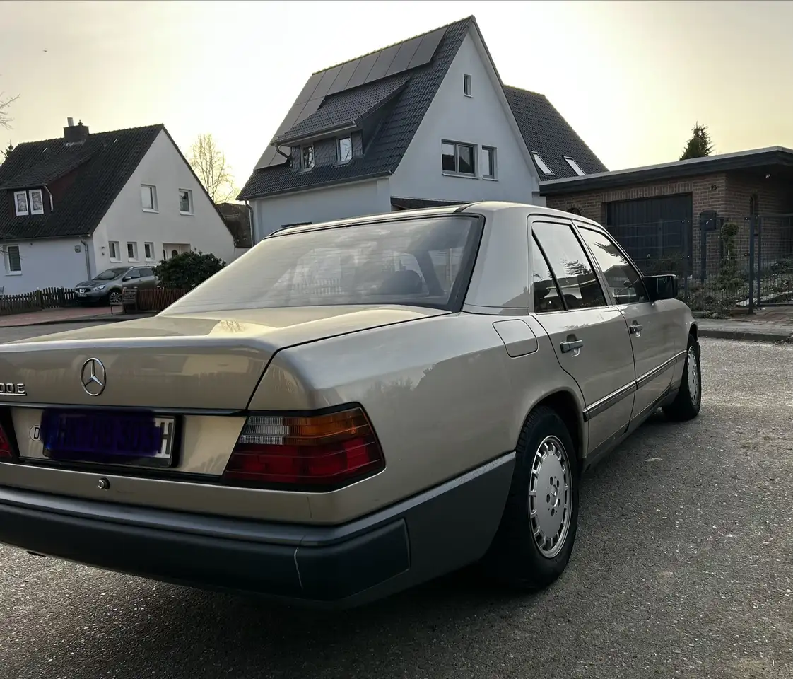 Mercedes-Benz 200, foto 2
