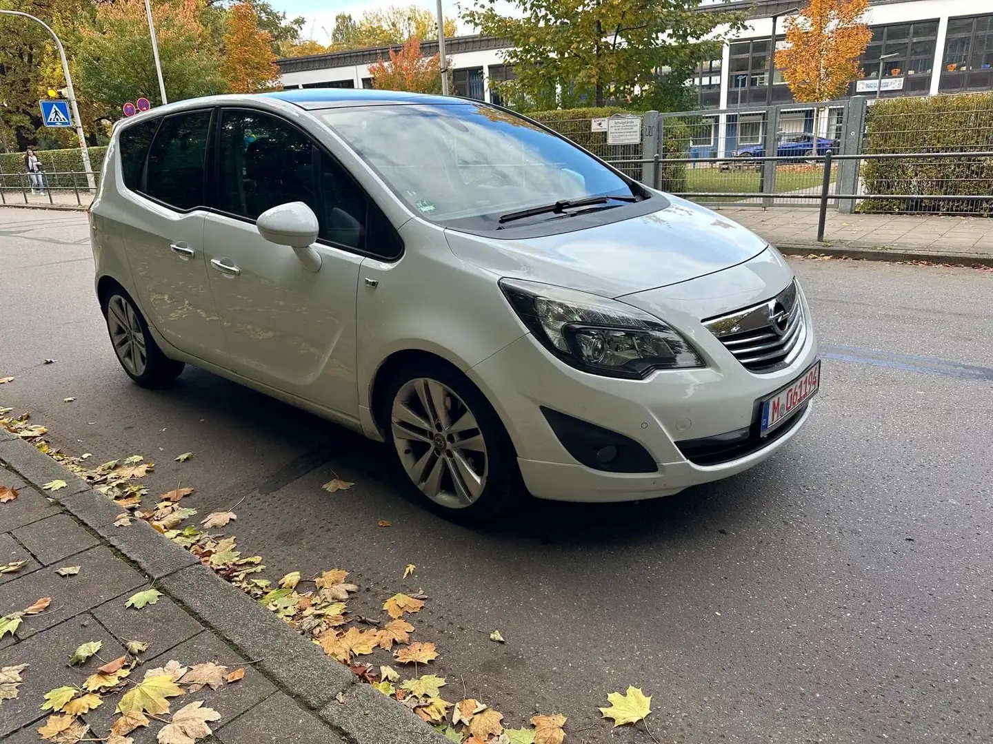 Opel Meriva B Innovation Weiß - 2