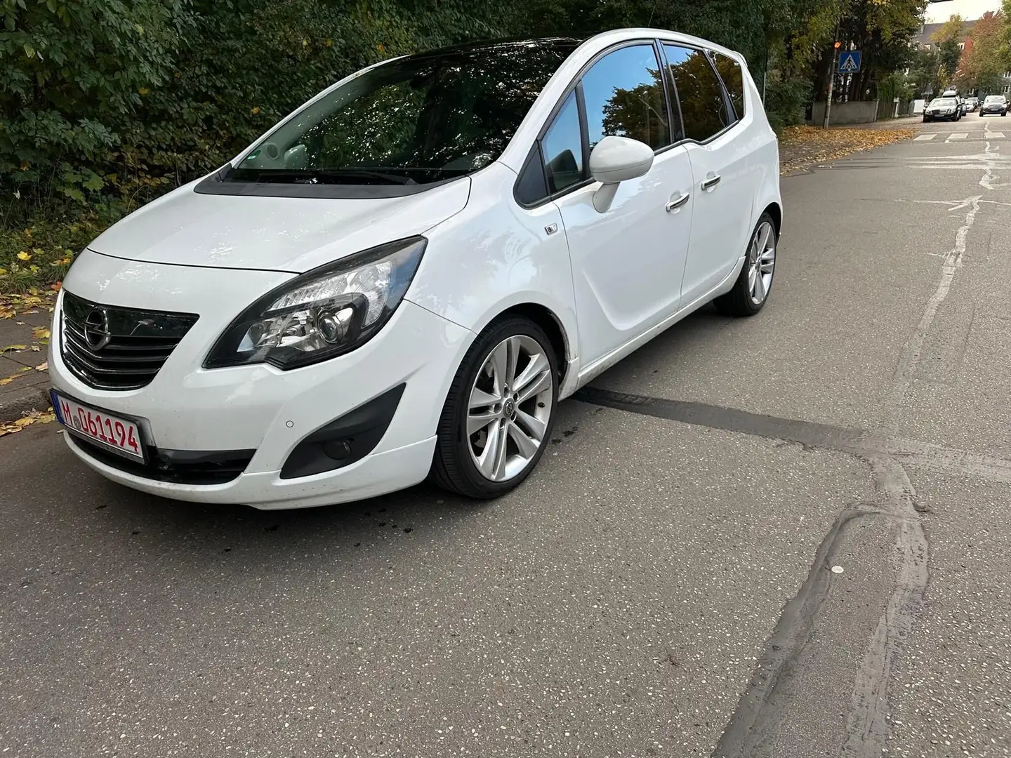 Opel Meriva B Innovation Weiß - 1