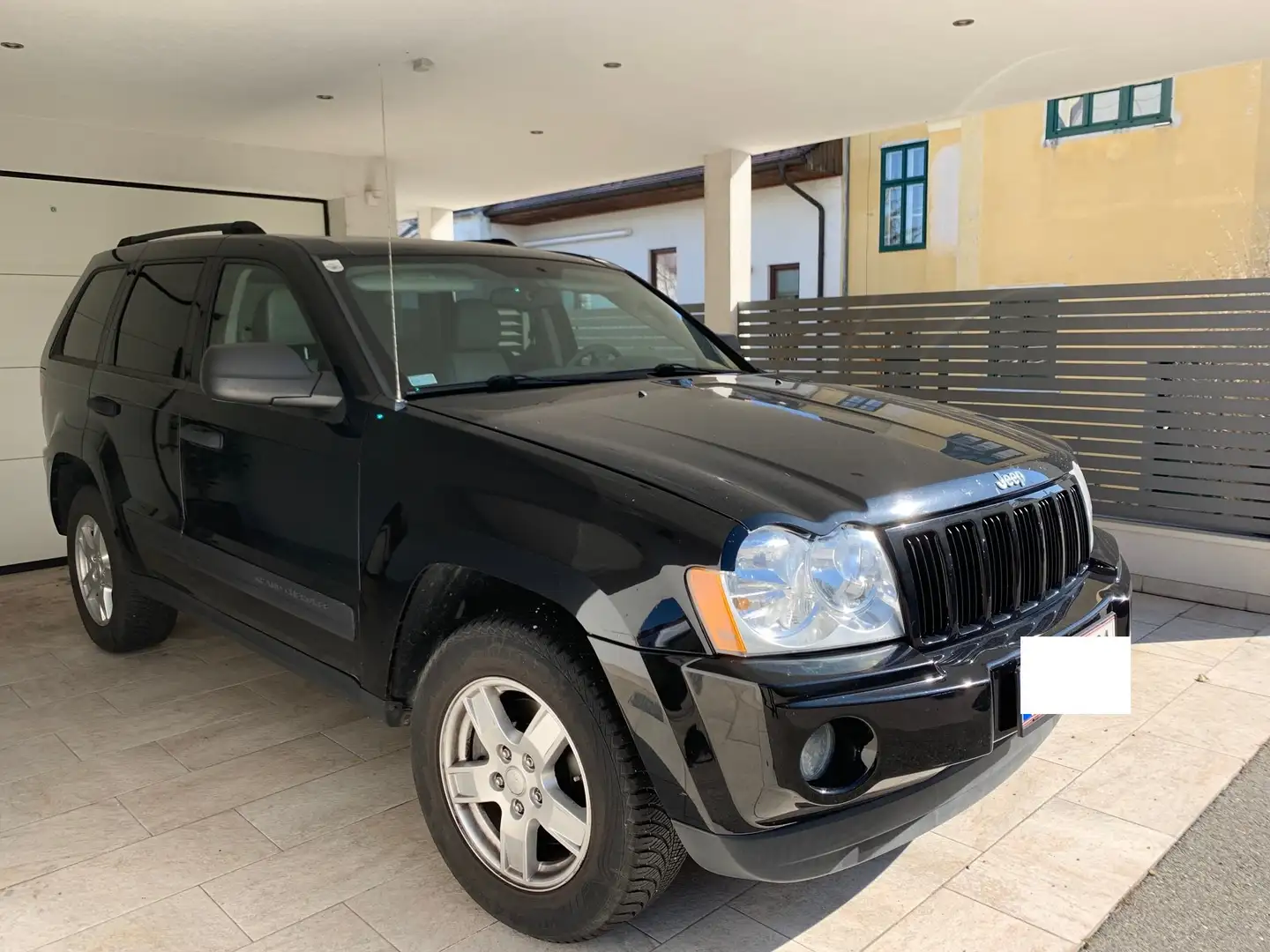 Jeep Grand Cherokee Schwarz - 2