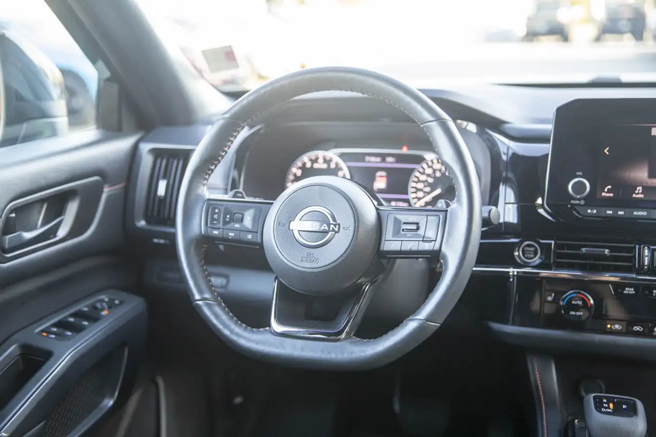 Nissan Pathfinder снимка Nissan Pathfinder