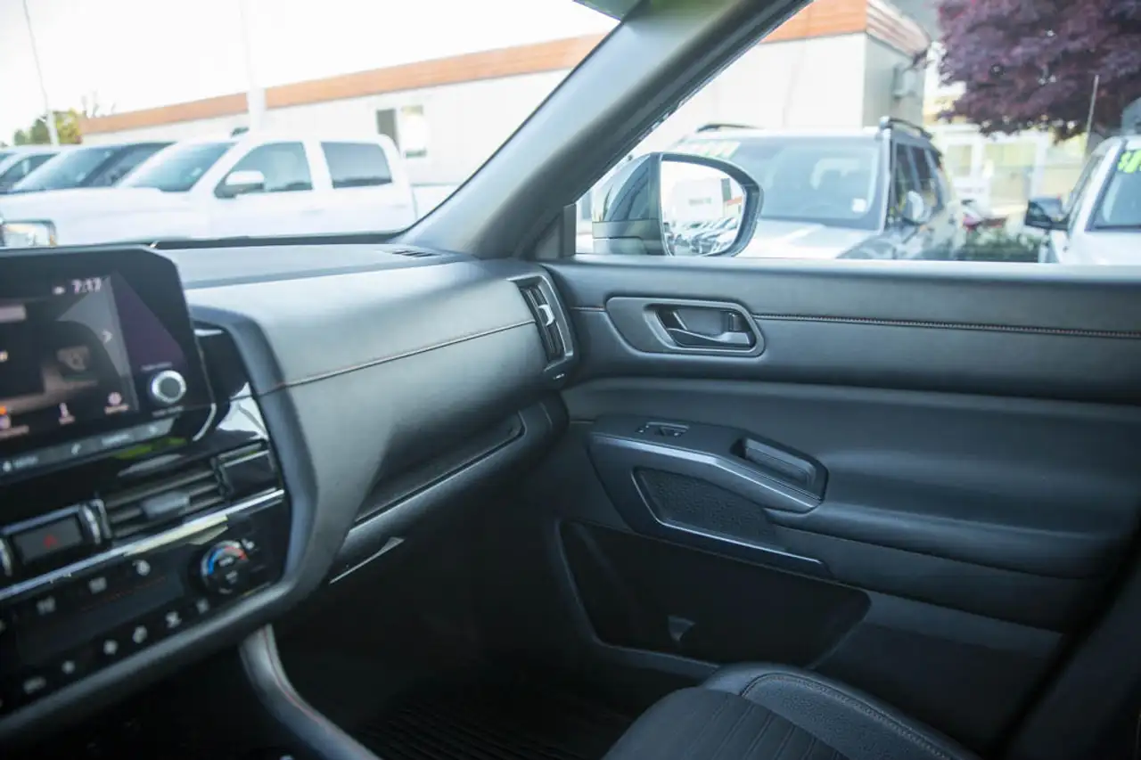 Nissan Pathfinder снимка Nissan Pathfinder