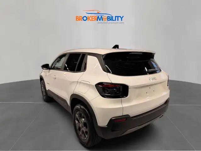 Jeep Avenger view 3