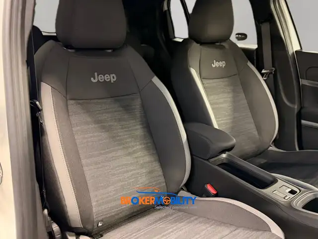 Jeep Avenger view 9