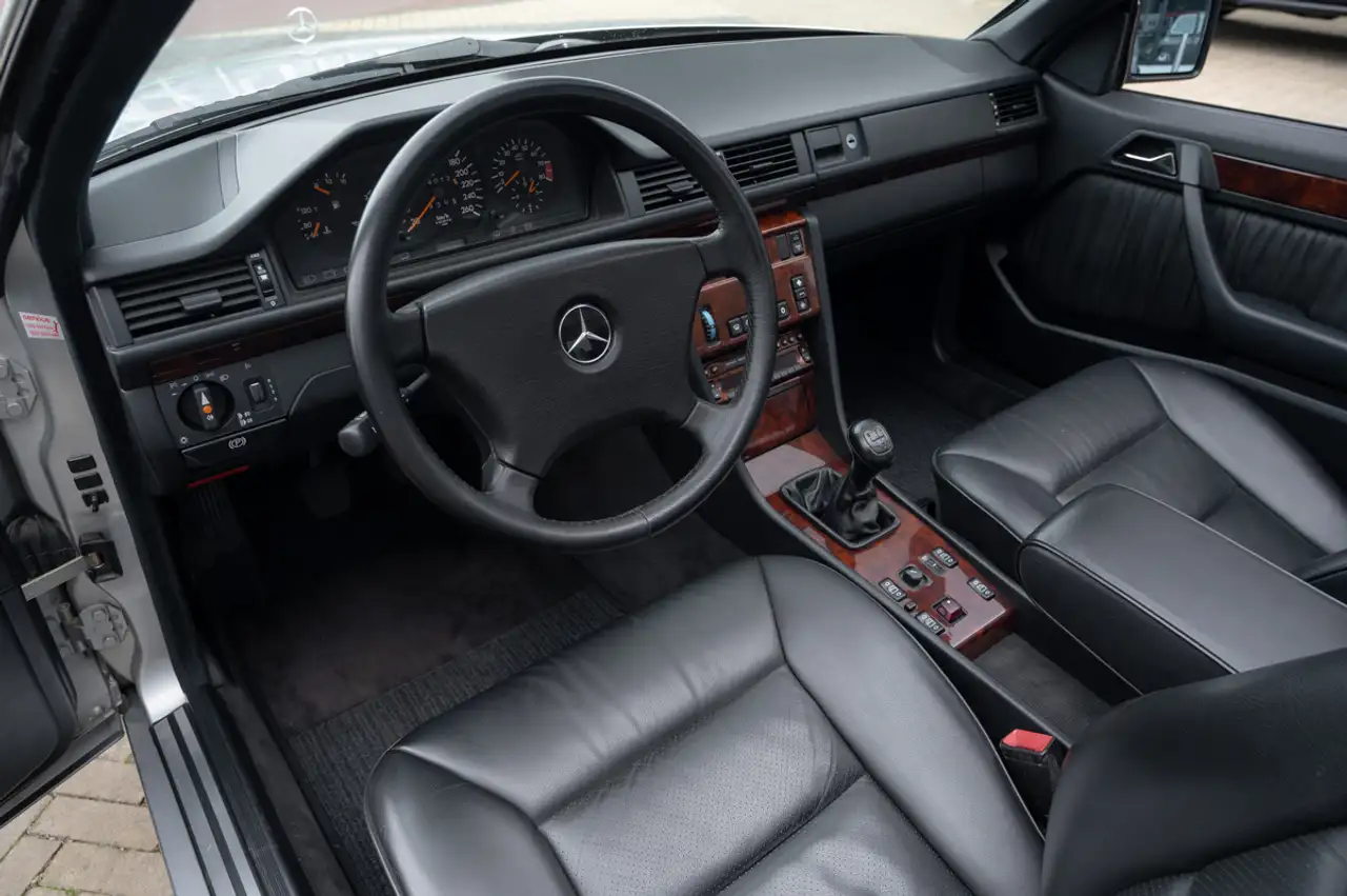 Mercedes-Benz E 300 CE-24 Cabriolet, foto 6