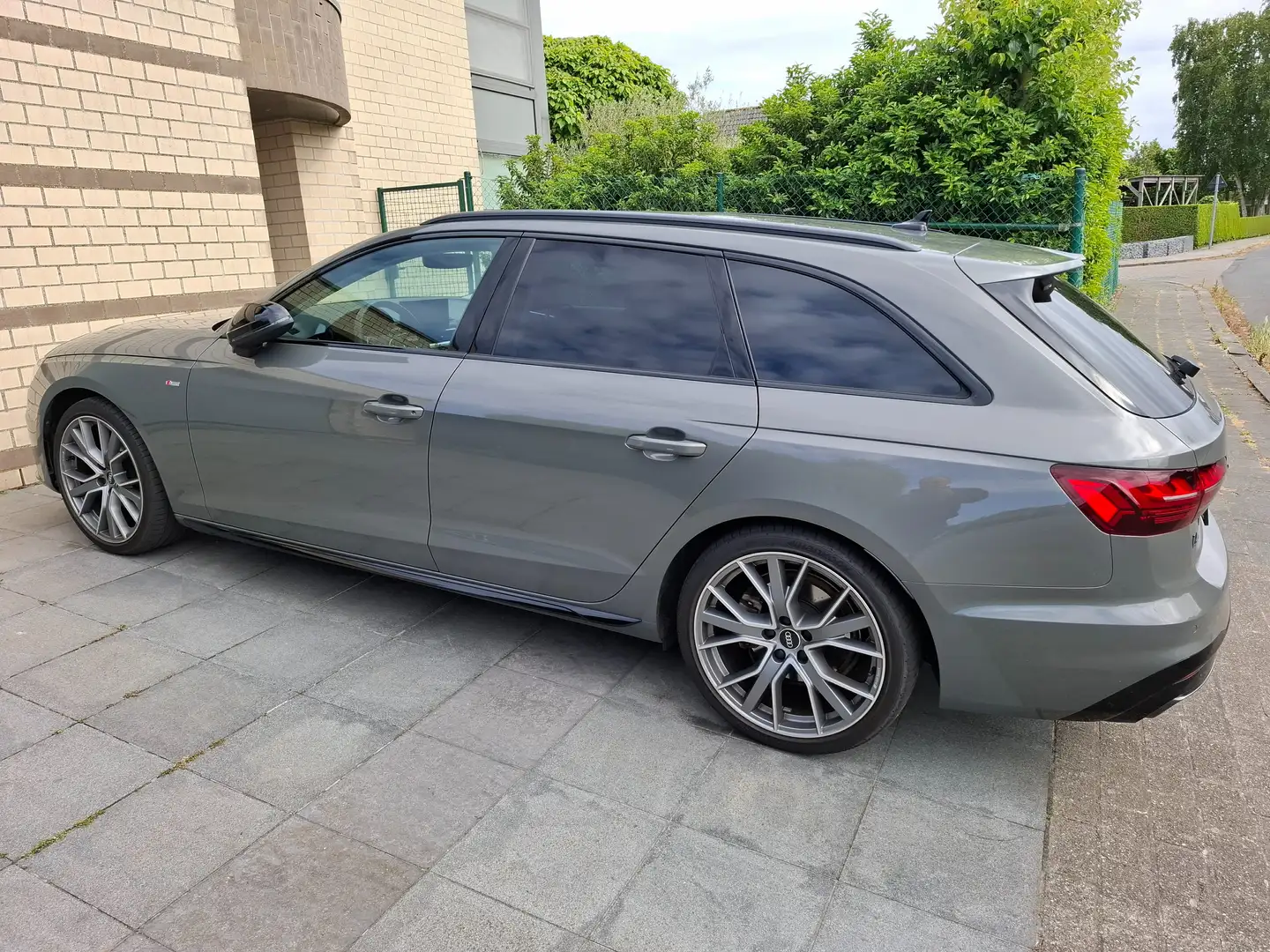 Audi A4 A4 Avant 35 TFSI S tronic S line Grijs - 1
