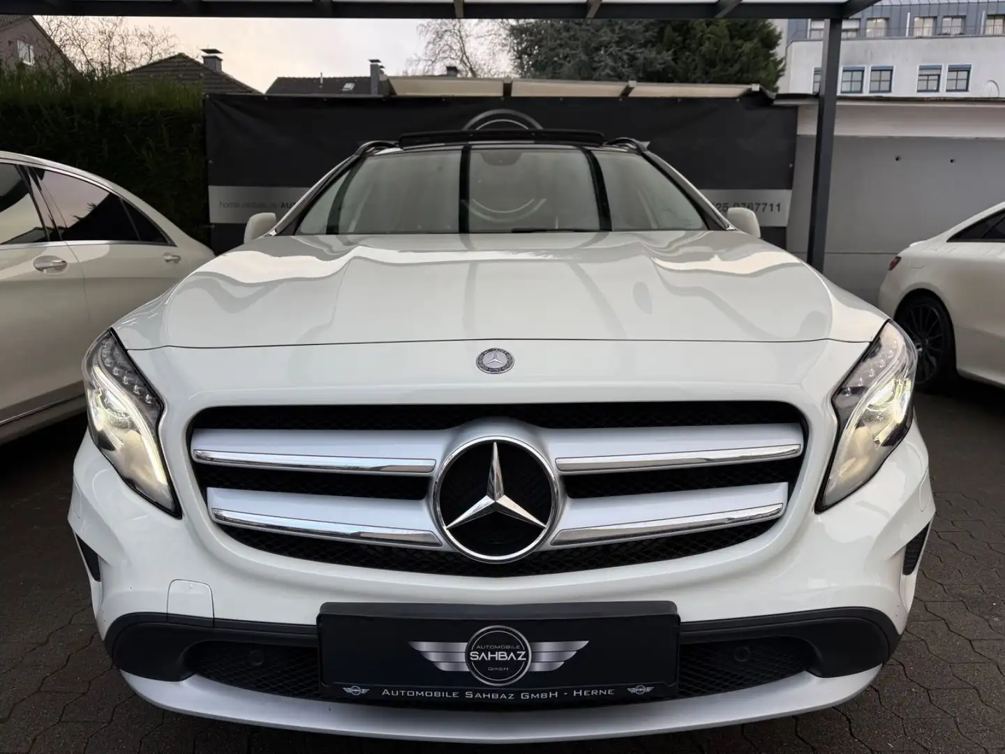 Mercedes-Benz GLA 220 D *PANORAMA*XENON*2.HAND*SHZ Weiß - 2