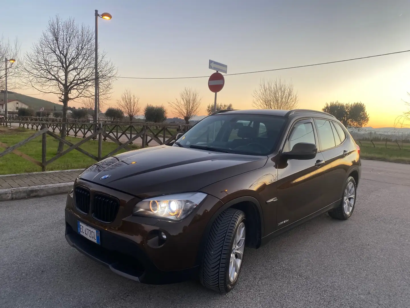 BMW X1 xdrive20d Futura Marrone - 1