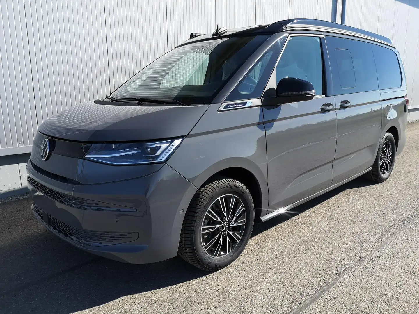 Volkswagen T7 California Beach Camper 2.0TSI DSG GV5 Elegance+ 150 kW (2... Grau - 1
