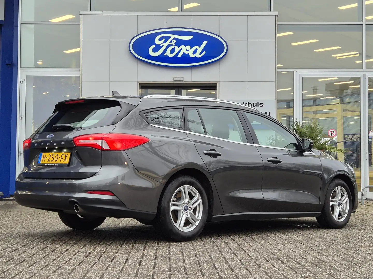 Ford Focus 1.0 EcoB | LMV | Apple Carplay/Android Grijs - 2