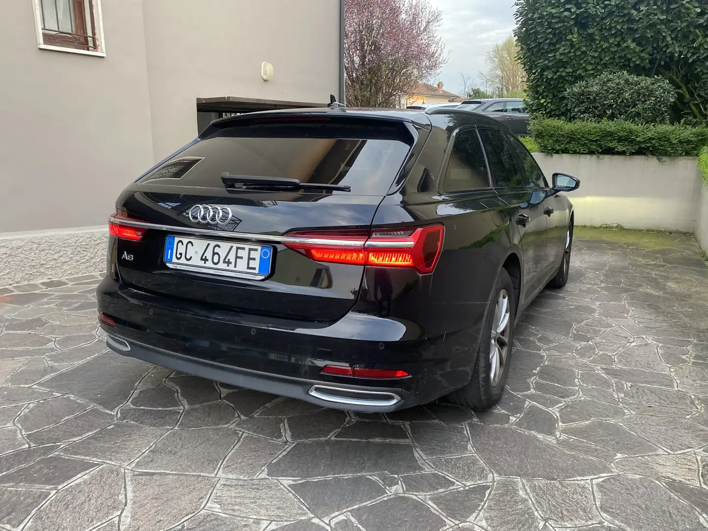 Audi A6 Avant 40 2.0 tdi mhev Business Plus quattro s-tron Zwart - 2