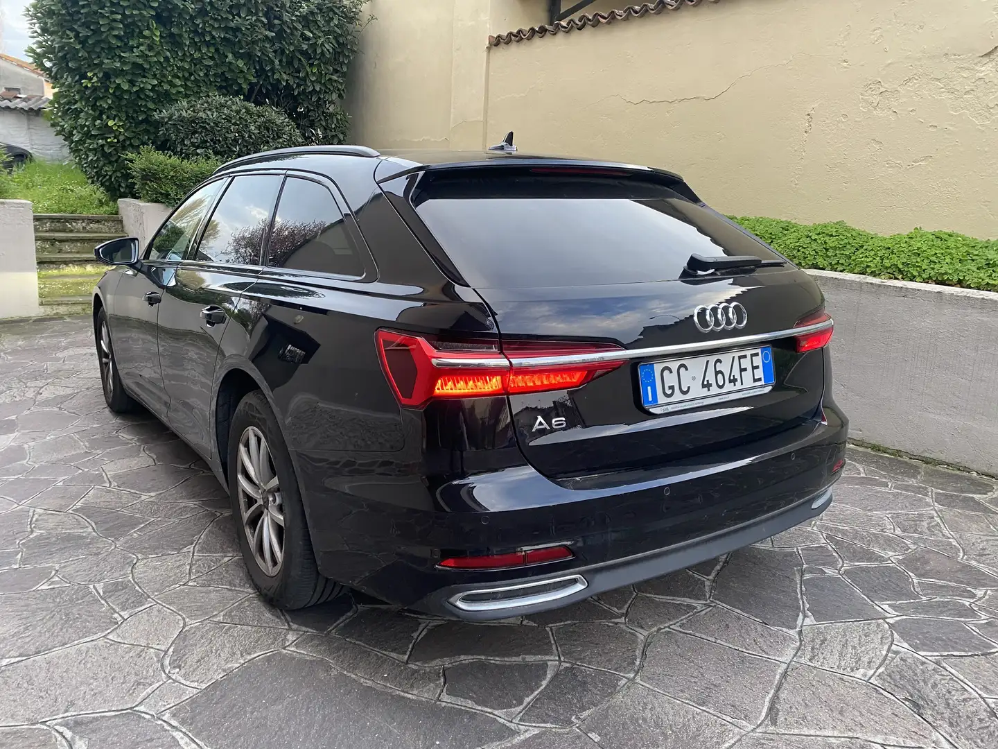 Audi A6 Avant 40 2.0 tdi mhev Business Plus quattro s-tron Zwart - 1