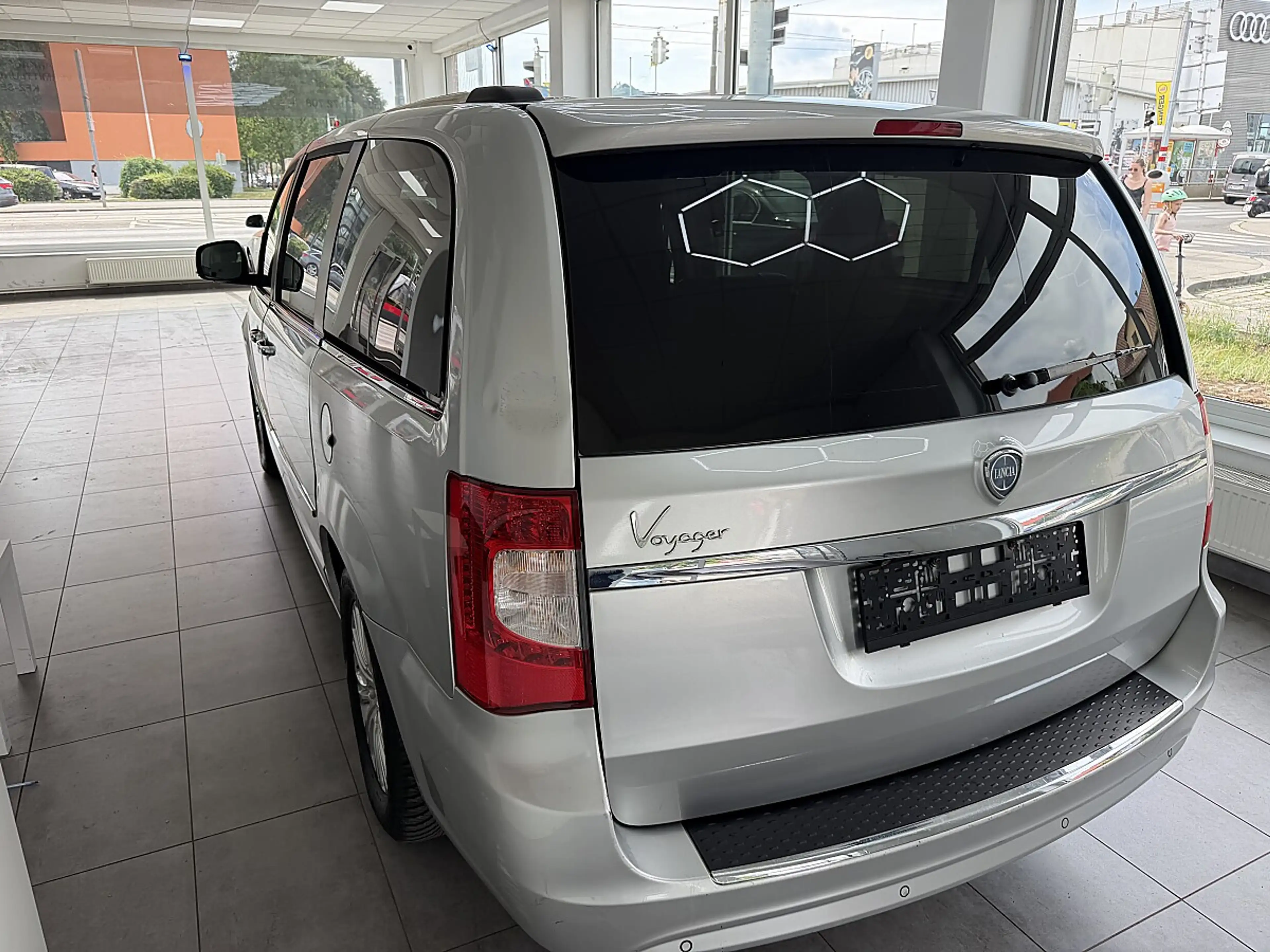 Lancia Voyager 2.8 CRD Platinum — photo 9