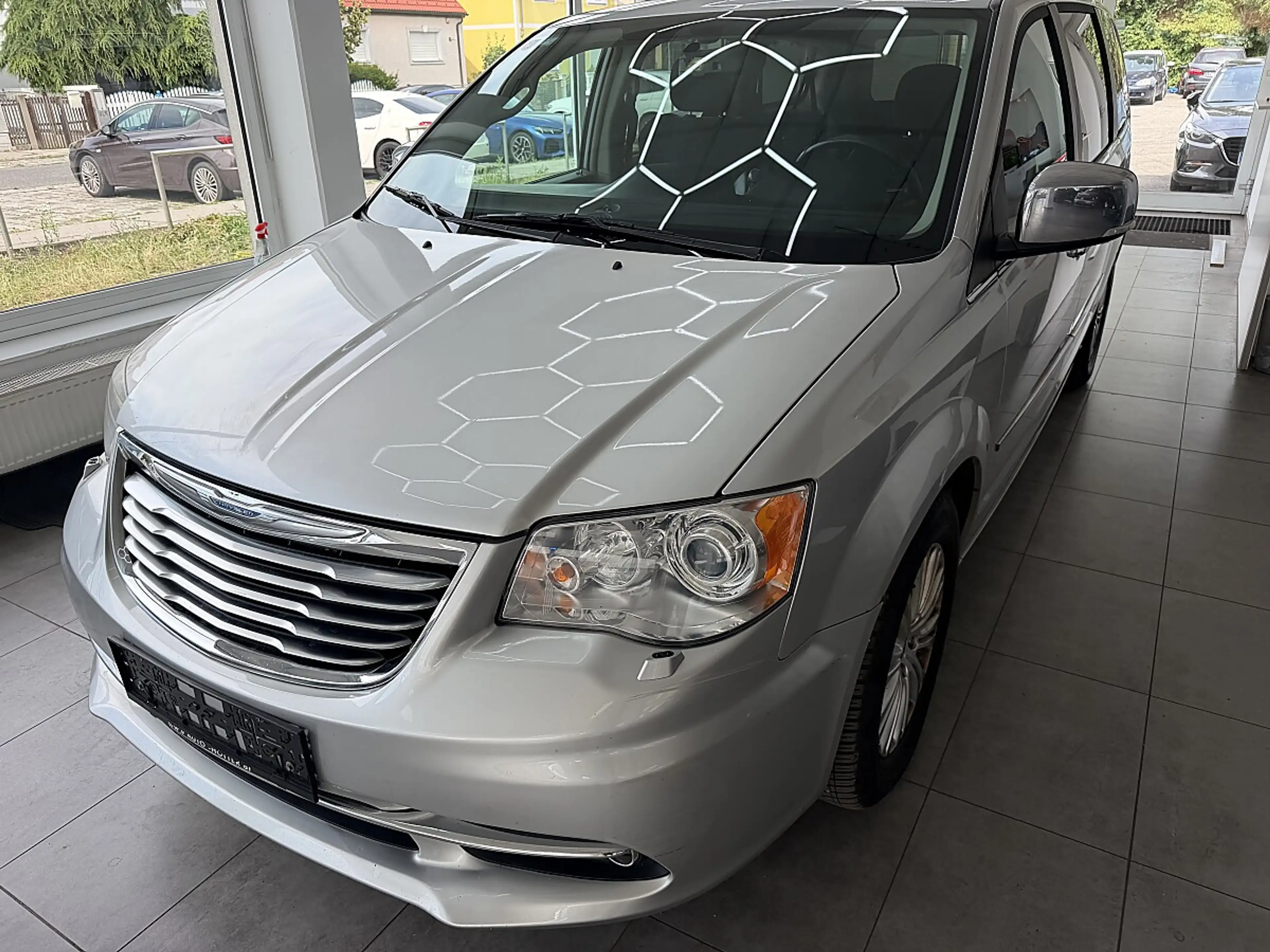 Lancia Voyager 2.8 CRD Platinum — photo 6